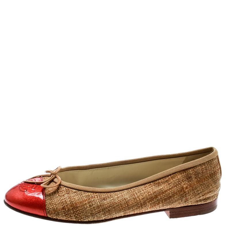 A common sight in the closets of fashionistas is a pair of Chanel ballet flats. They are perfect to wear on busy days and just stylish enough to assist one's style. These are crafted from beige raffia and feature red patent leather CC cap toes and