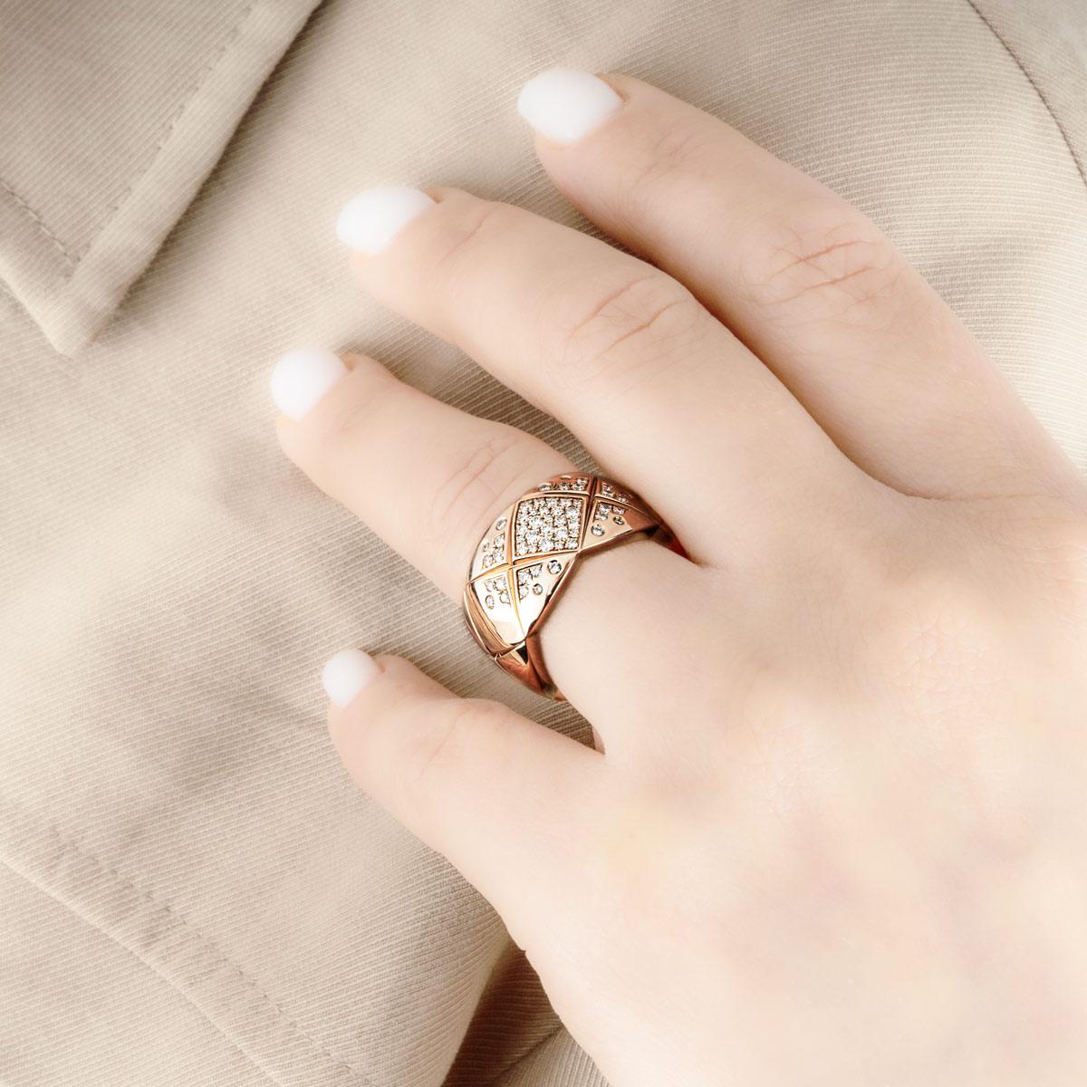Women's Chanel Beige / Rose Gold Diamond Coco Crush Ring Size 50 J11100 For Sale