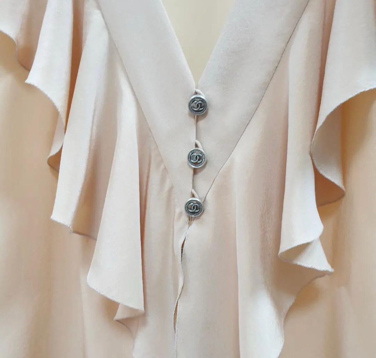 Chanel Beige Silk Ruffle CC Buttons  Blouse In Excellent Condition For Sale In Krakow, PL