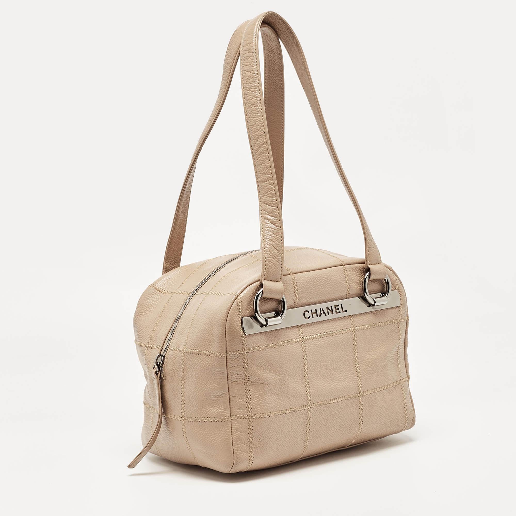 Chanel Beige Square Quilt Caviar Leather LAX Bowler Bag In Good Condition In Dubai, Al Qouz 2