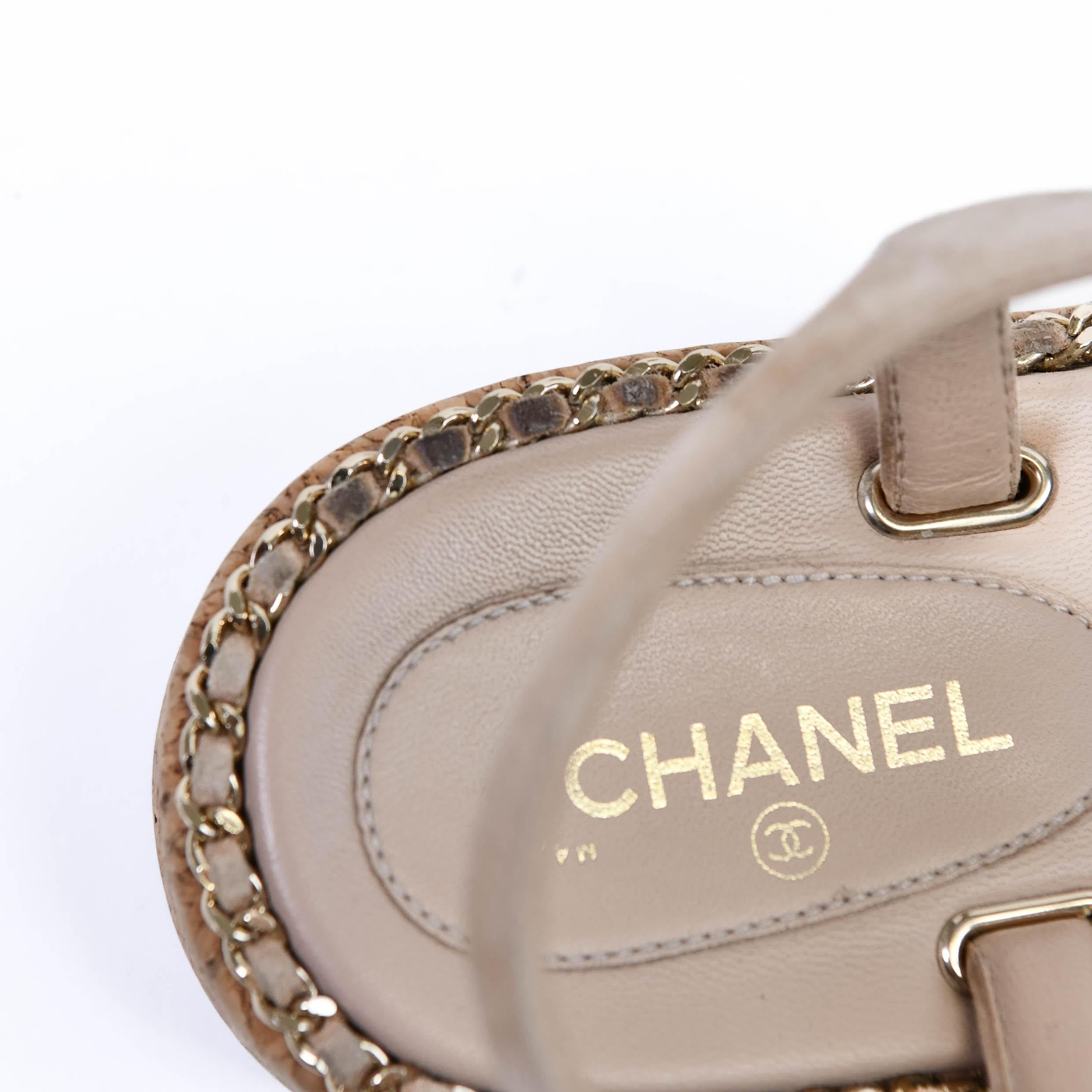 Chanel Sandalias de ante beige 2020 entrelazadas de corcho CC Logo 39.5 1