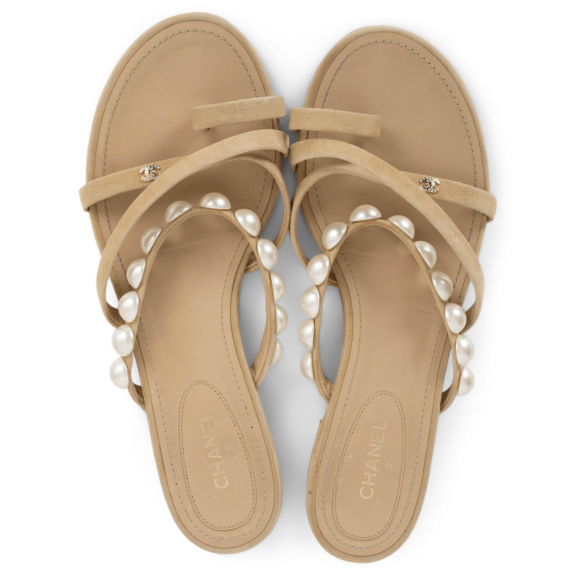 CHANEL daim beige 21P PEARL SLIDE Sandales Chaussures 39 G37274 en vente 1