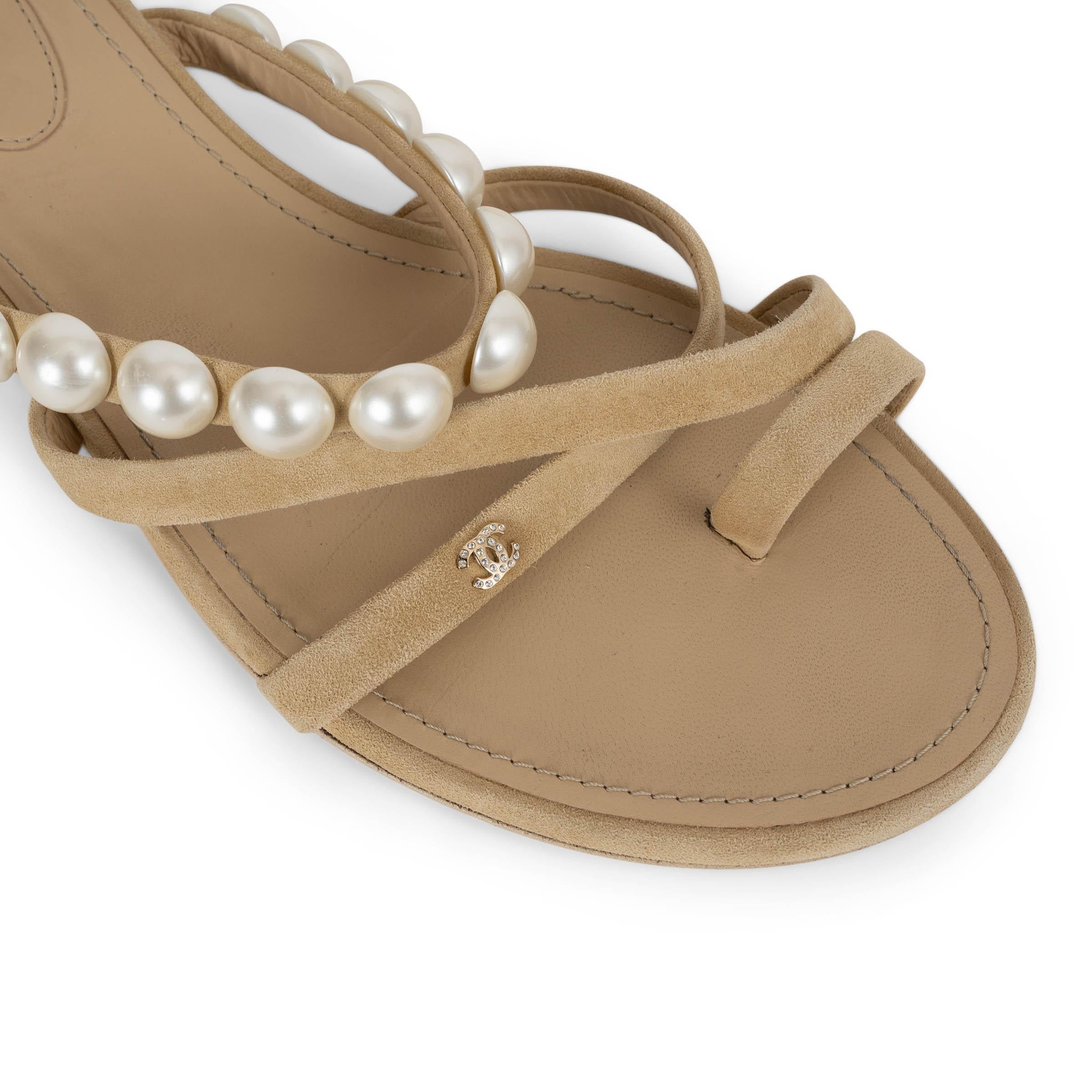 CHANEL daim beige 21P PEARL SLIDE Sandales Chaussures 39 G37274 en vente 2