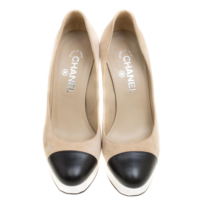 Chanel Beige Suede and Black Leather Cap Toe Platform Pumps Size 38 In Good Condition In Dubai, Al Qouz 2