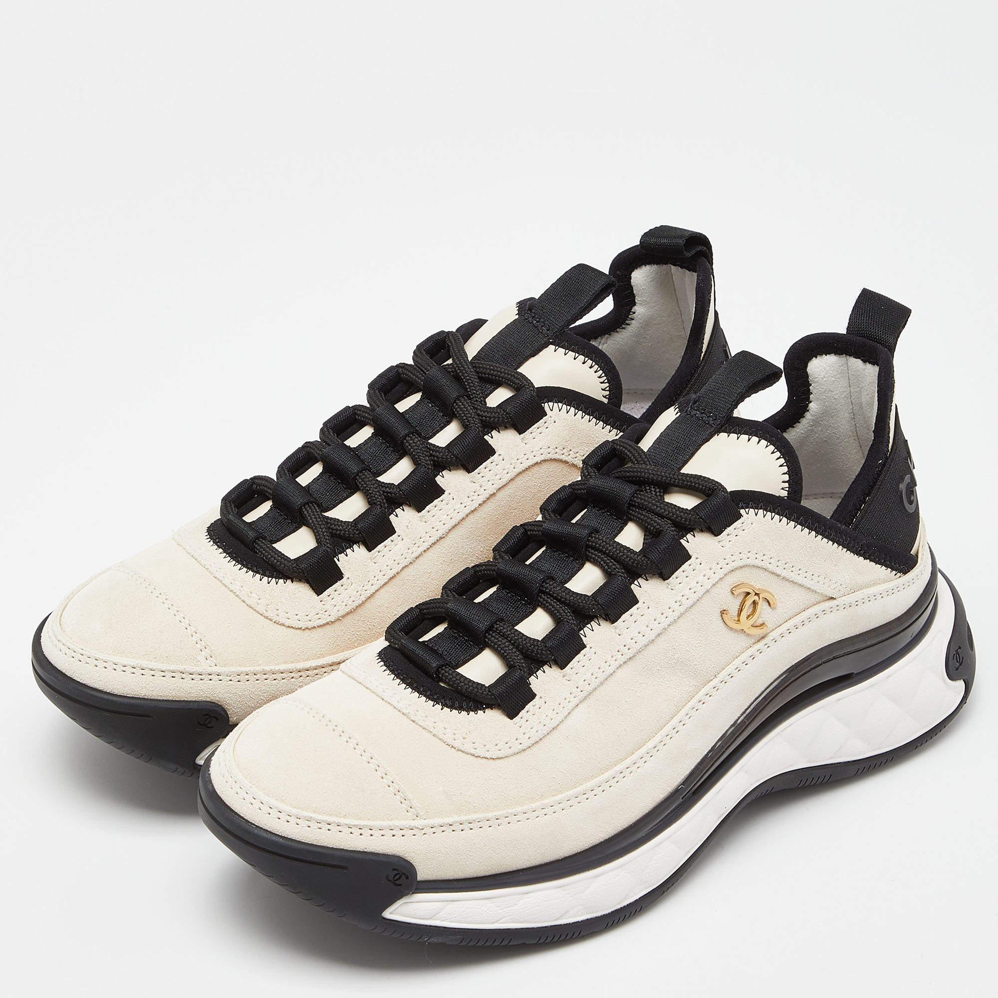 Designed into a chunky size, these Chanel sneakers are not just stylish in appeal but also comfortable to wear. Crafted from quality materials, they are designed with CC logos on the sides. Finished off with laces on the vamps, these kicks still top
