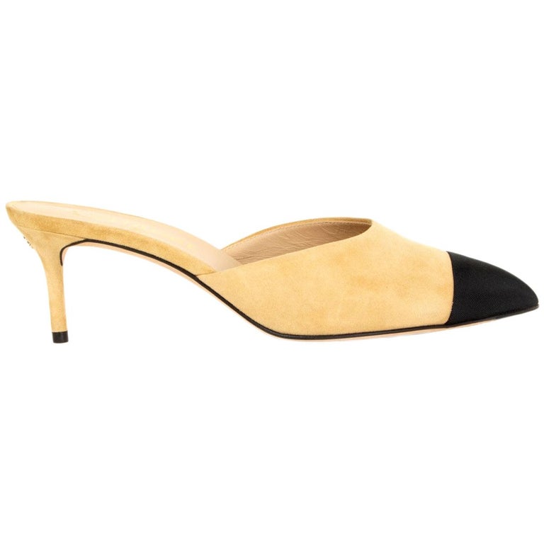 CHANEL beige suede Pointed Toe Mules Shoes 39 C at 1stDibs