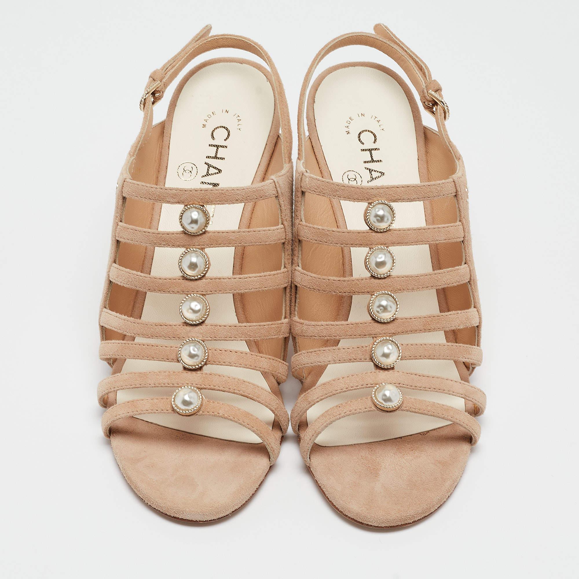 Chanel Sandalias Slingback Beige AntePerla Talla 37.5 en Excelente Estado en Dubai, Al Qouz 2