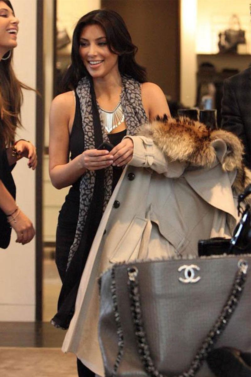 Women's or Men's Chanel Beige Taupe Tweed Fringe Calfskin Tote For Sale