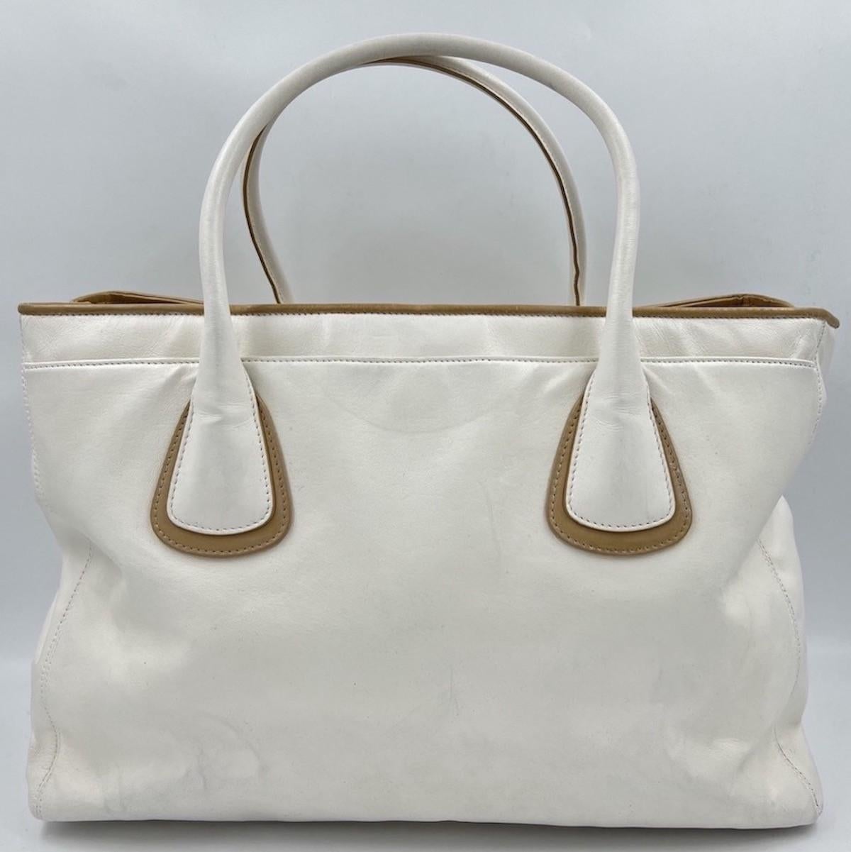 CHANEL beige tote bag in leather. The jewelry is in palladium silver metal. It has a removable pocket inside. Possibility to store a computer. 
It was re-dyed in the same color.
In very good condition.
Made in Italy.
Dimensions: 29 x 40 x 13cm
No