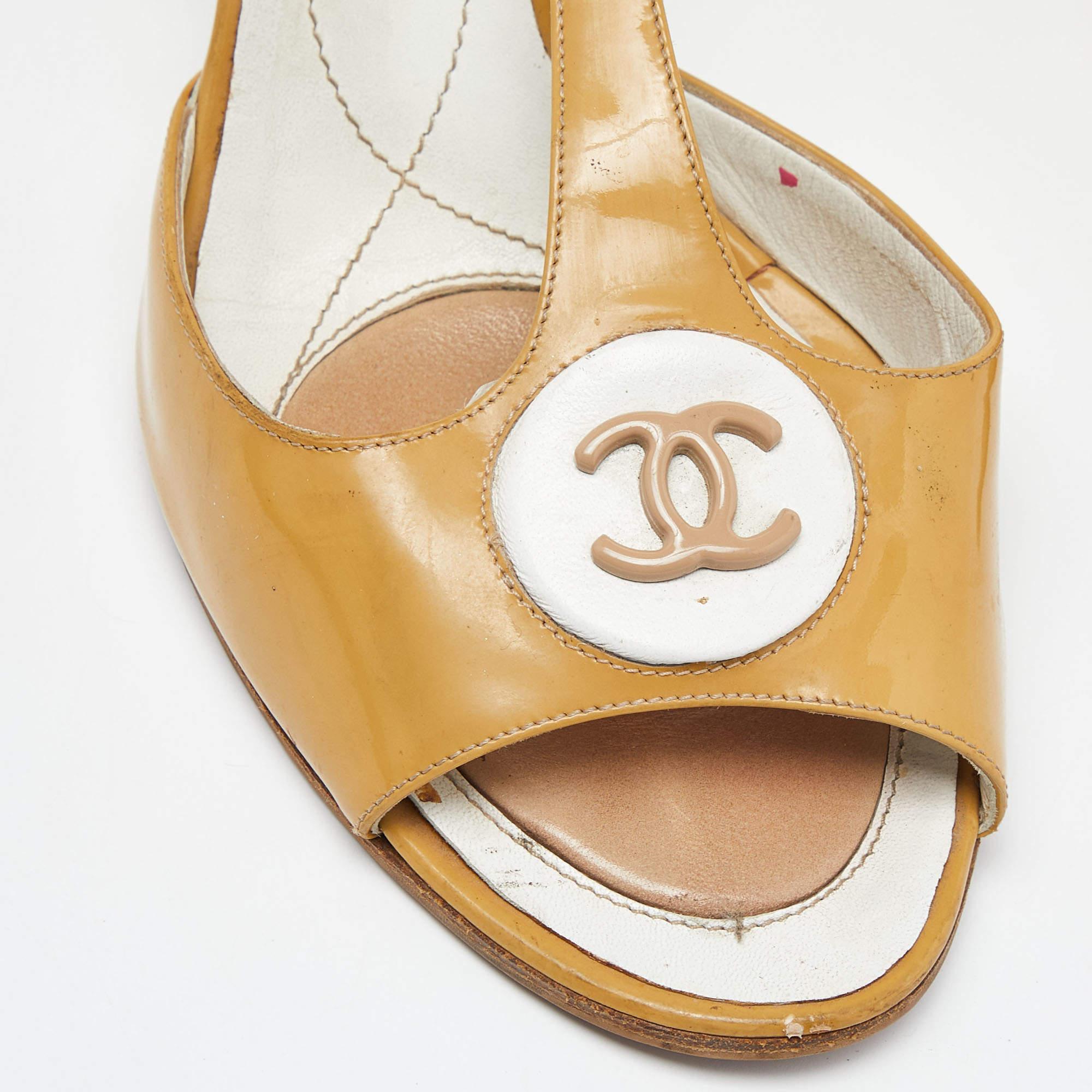 Chanel Beige/White Patent and Leather CC T-Bar Ankle Strap Sandals Size 39 2