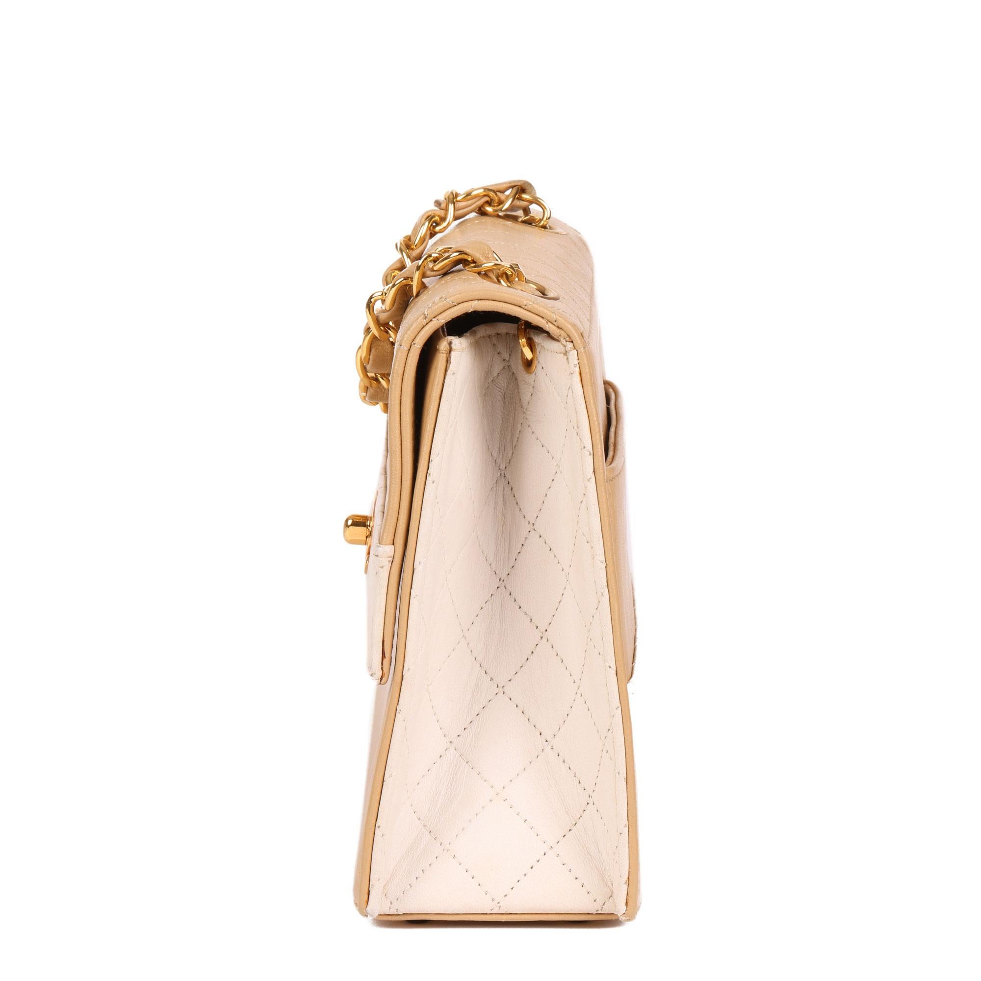 Chanel Beige & Weiß Gestepptes Lammfell Vintage Mini Trapez Klassische Klappentasche 4