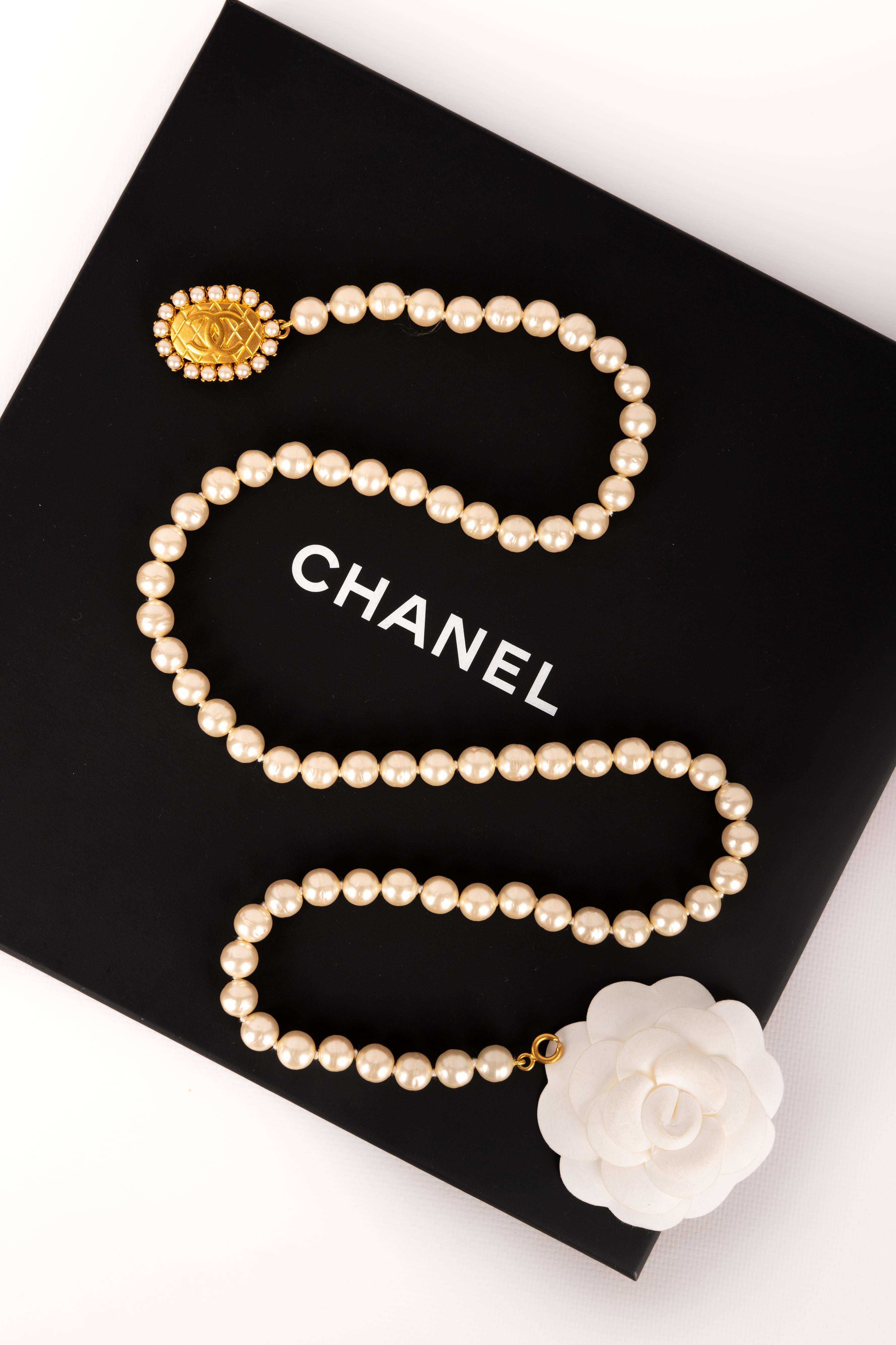 Chanel - (Made in France) Cintura in metallo dorato con perle di costume. Collezione primavera-estate 1996.

Condizioni:
Ottime condizioni

Dimensioni:
Lunghezza: 80 cm

SKU:CCB7