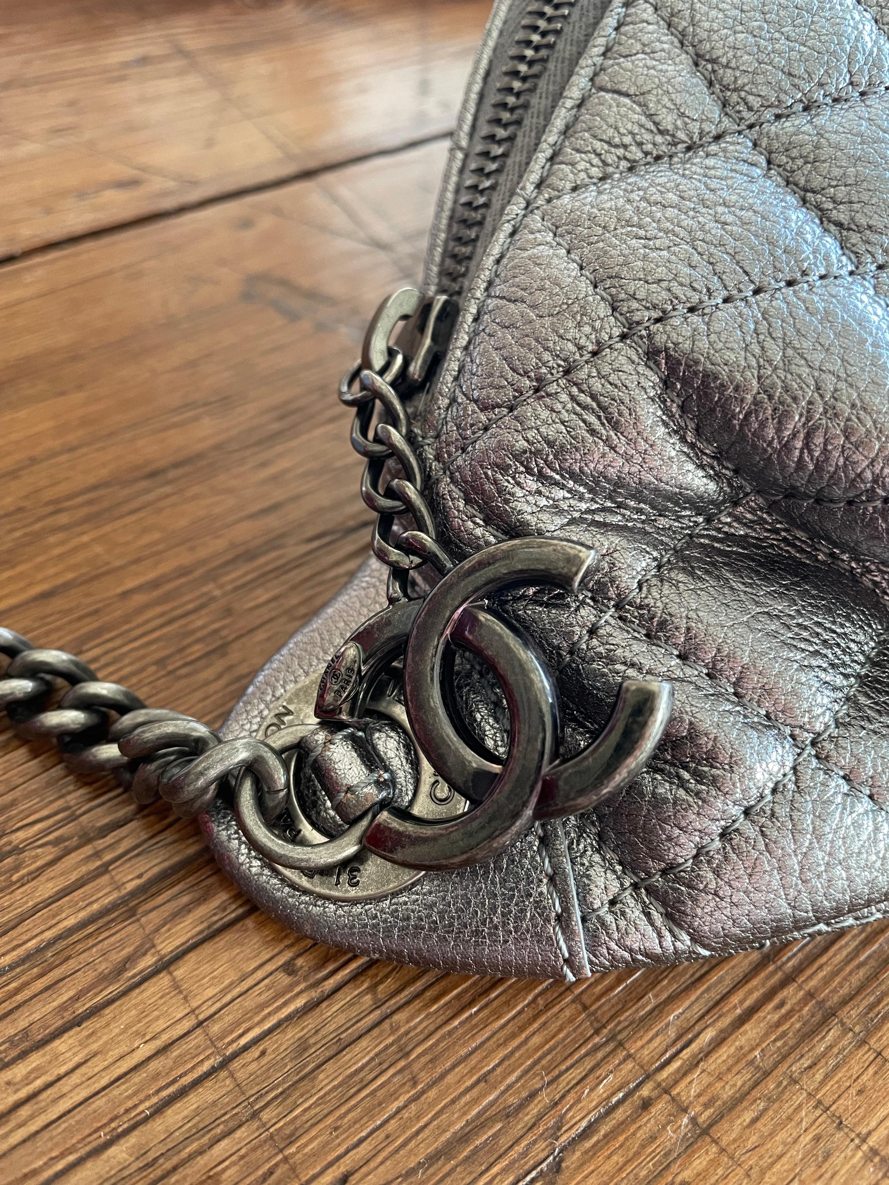 Women's or Men's Chanel belt bag in silver leather.