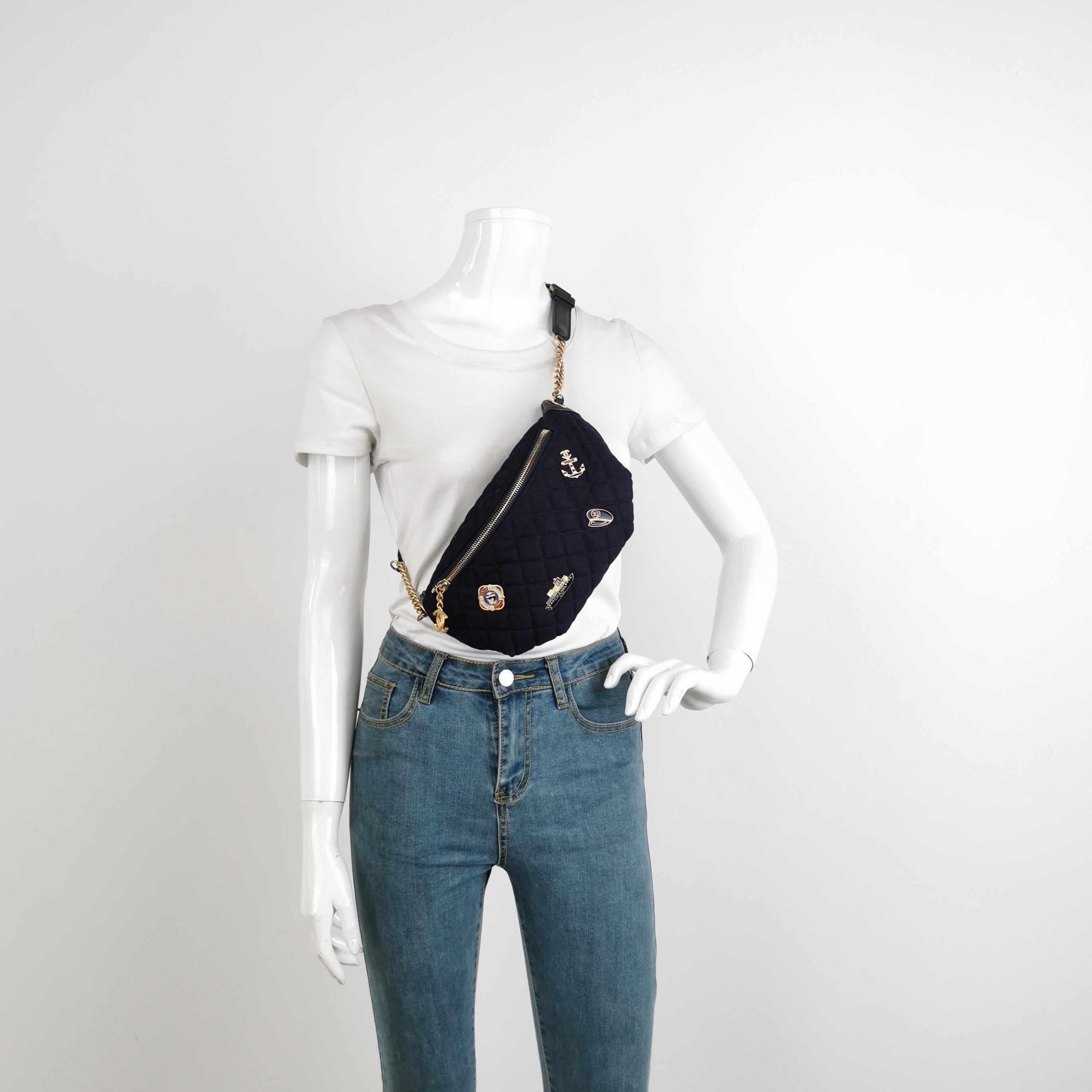 CONDITION: EXCELLENT

Light scratches inside, and to the hardware. Light rubbing around the corners and the back of the bag. 

DETAILS:

Circa 2018-2019
Belt bag/ Bum bag / Waist bag
Exterior: Navy Wool with nautical charms
Interior: Burgundy
