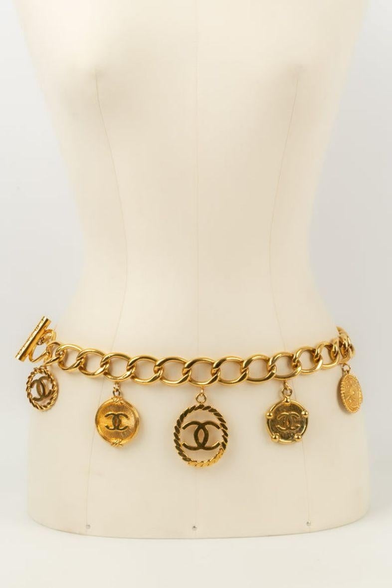 Chanel Belt Charms in Gold Metal, 1993 In Excellent Condition For Sale In SAINT-OUEN-SUR-SEINE, FR