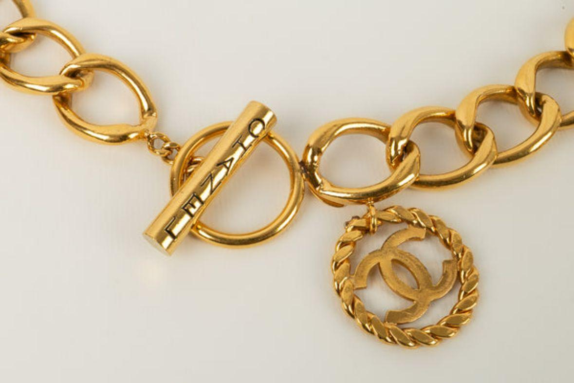 Chanel Belt Charms in Gold Metal, 1993 For Sale 2