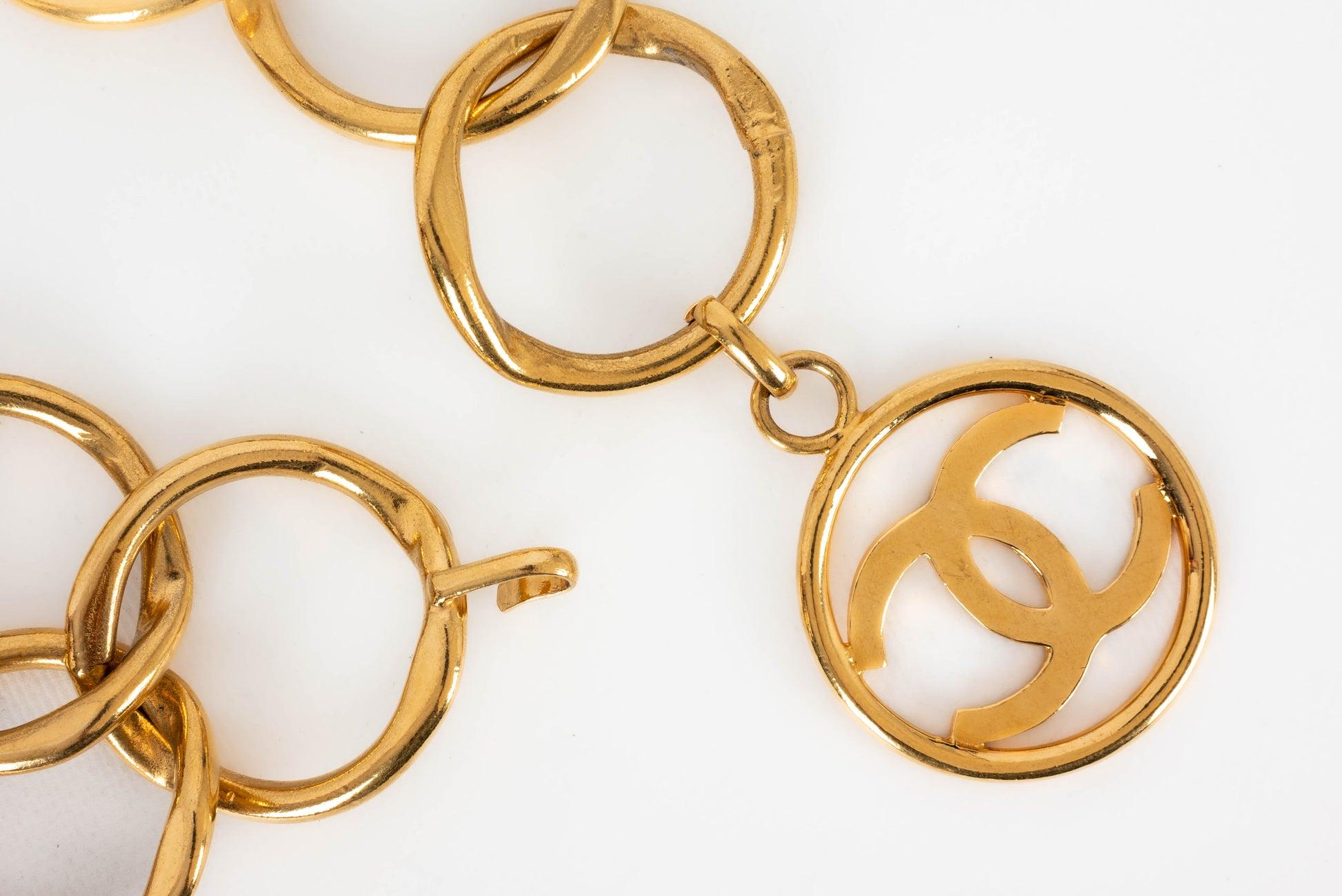 Chanel Belt Composed of Big Links in Gold-Plated Metal, 1990s In Excellent Condition For Sale In SAINT-OUEN-SUR-SEINE, FR
