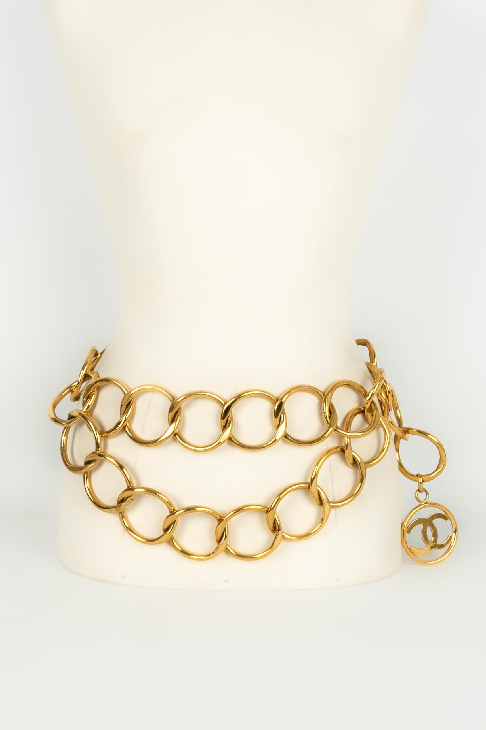 Chanel Belt Composed of Big Links in Gold-Plated Metal, 1990s For Sale 5