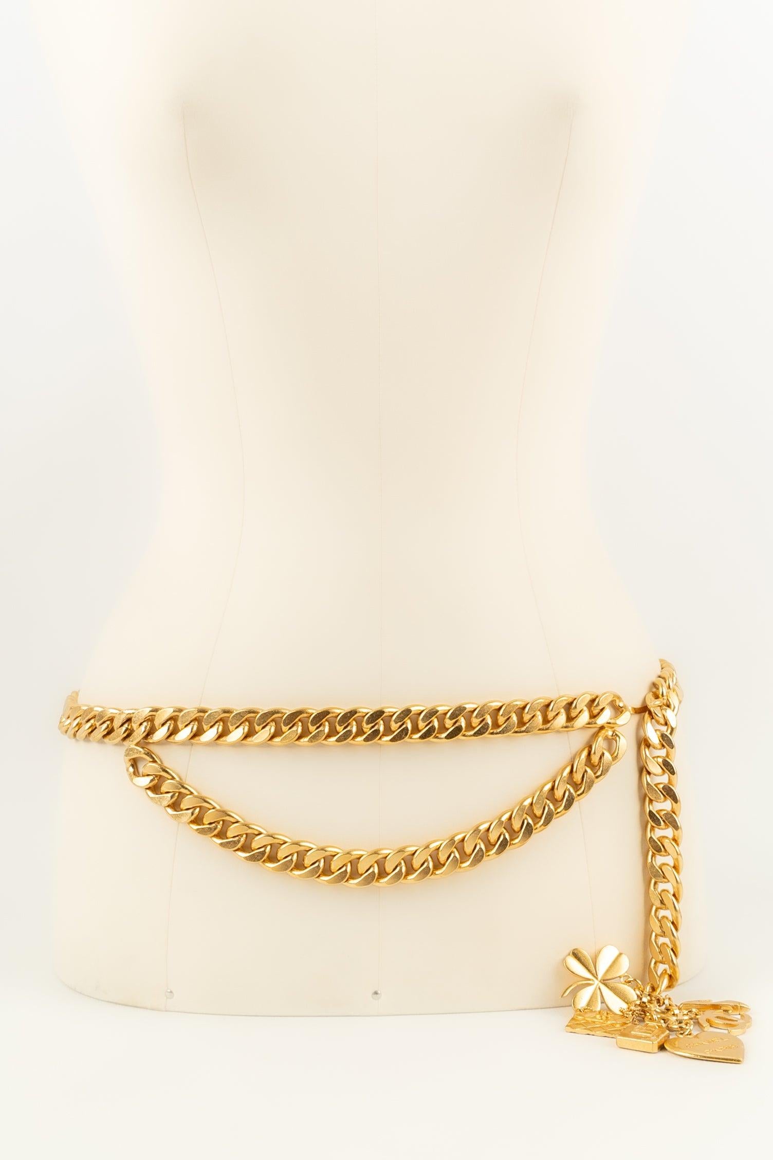 Chanel Belt Composed of Chains in Gold-Plated Metal, 1995 For Sale 3
