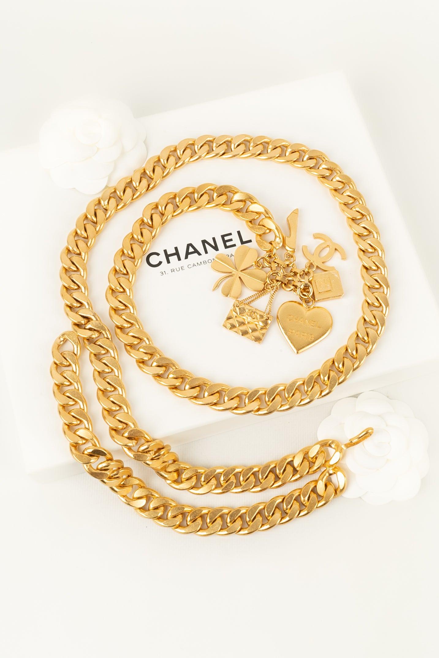 Chanel Belt Composed of Chains in Gold-Plated Metal, 1995 For Sale 4