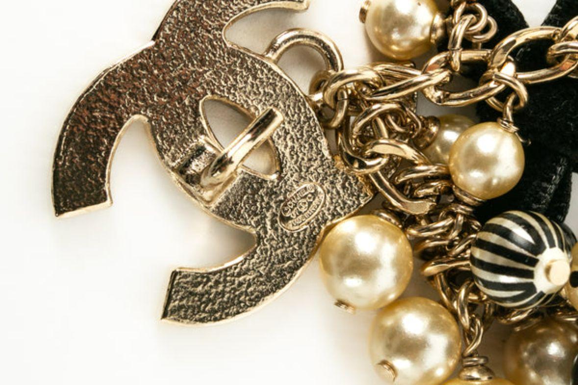 Chanel Gürtel aus Champagner Metall und Perlen, 2007 im Angebot 7