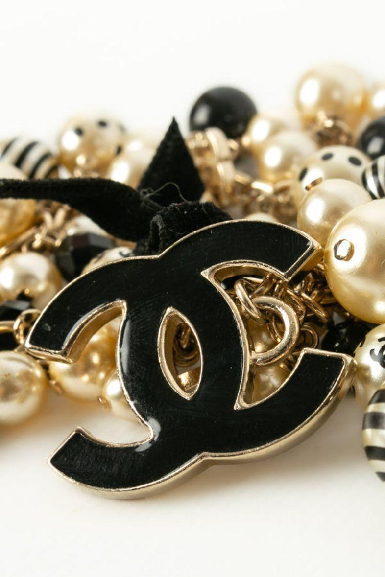 Chanel Gürtel aus Champagner Metall und Perlen, 2007 im Angebot 2
