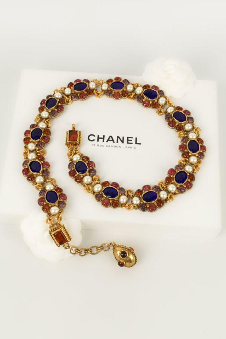 Chanel belt in Gilded Metal, Glass Paste and Pearly Cabochons, 1984 6