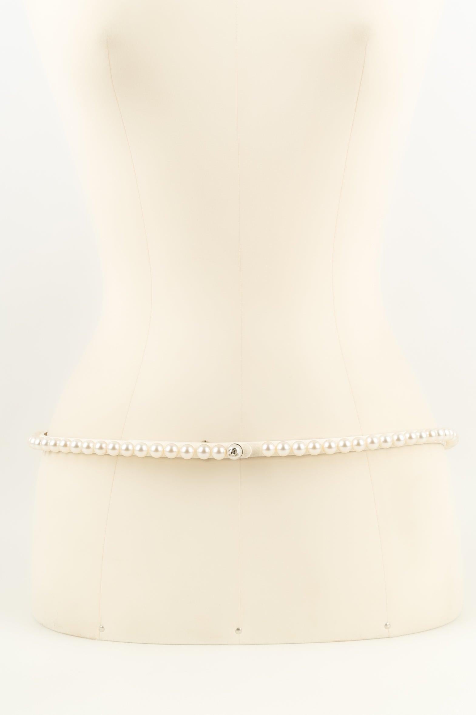 Chanel Gürtel aus Leder und perlenbesetzten Kostüm-Perlen, 2014 im Angebot 6