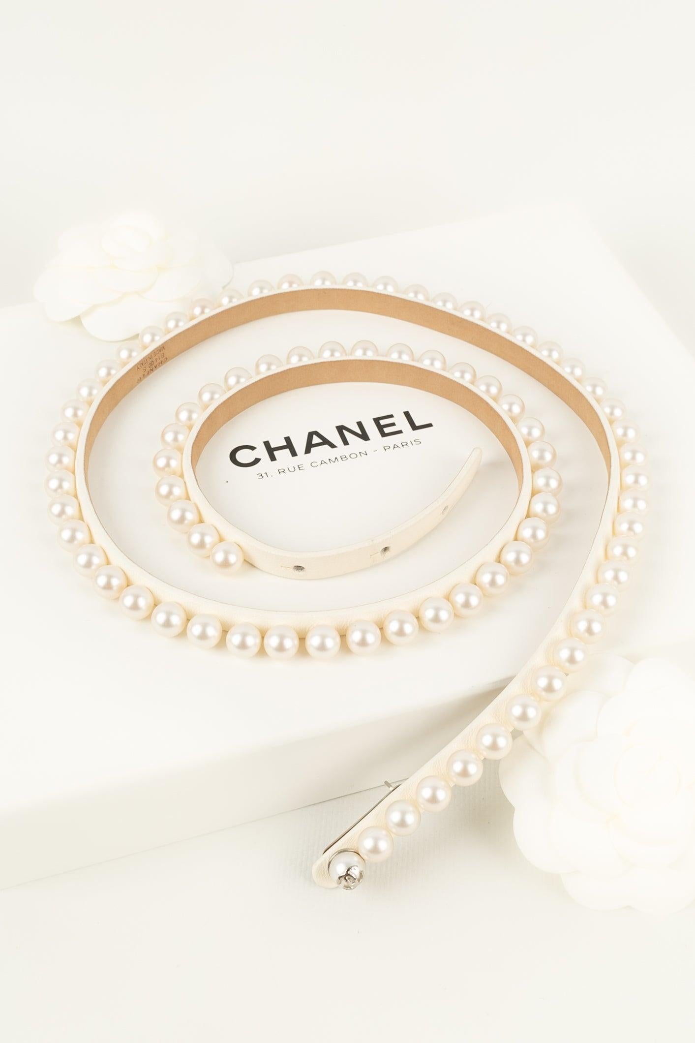 Chanel Gürtel aus Leder und perlenbesetzten Kostüm-Perlen, 2014 im Angebot 7