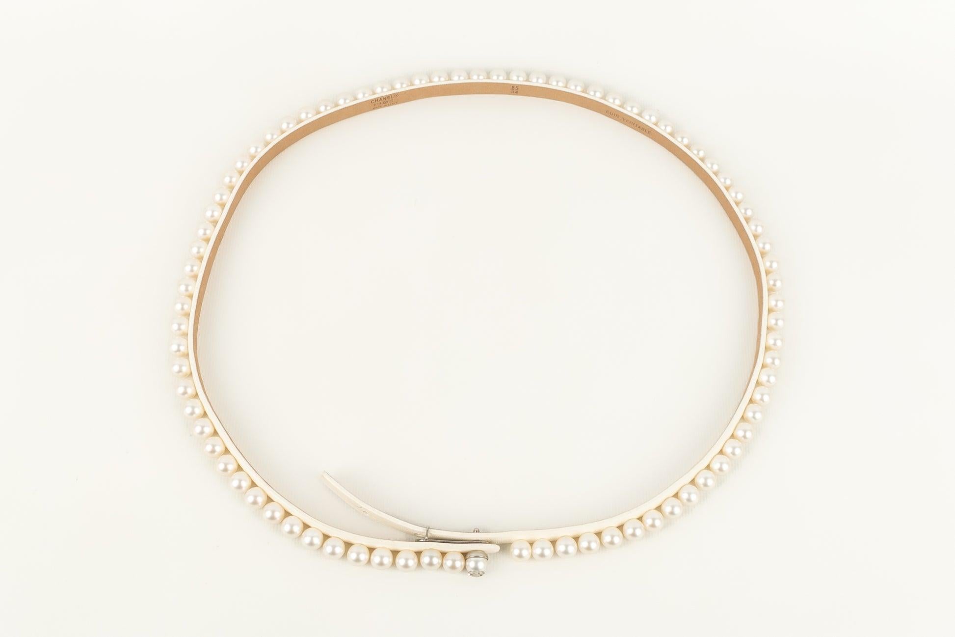 Chanel - (Made in Italy) Belt in leather and costume pearly beads. 2014 Collection. Indicated size 85/34.

Additional information:
Condition: Very good condition
Dimensions: Length: from 82,5 cm to 85 cm
Period: 21st Century

Seller Reference: CCB27