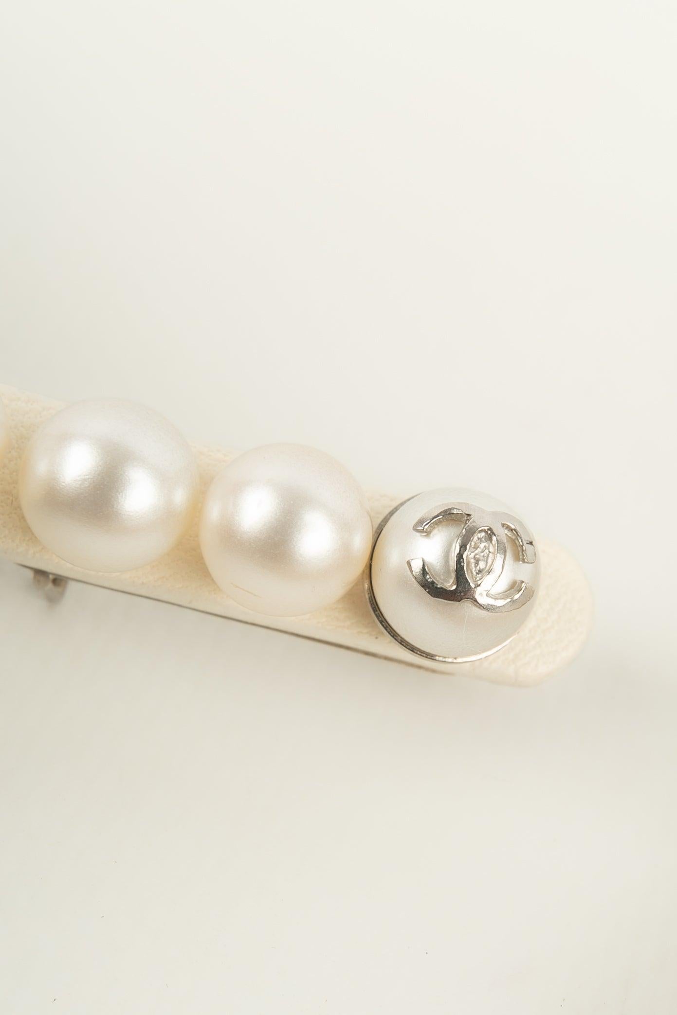 Chanel Gürtel aus Leder und perlenbesetzten Kostüm-Perlen, 2014 Damen im Angebot