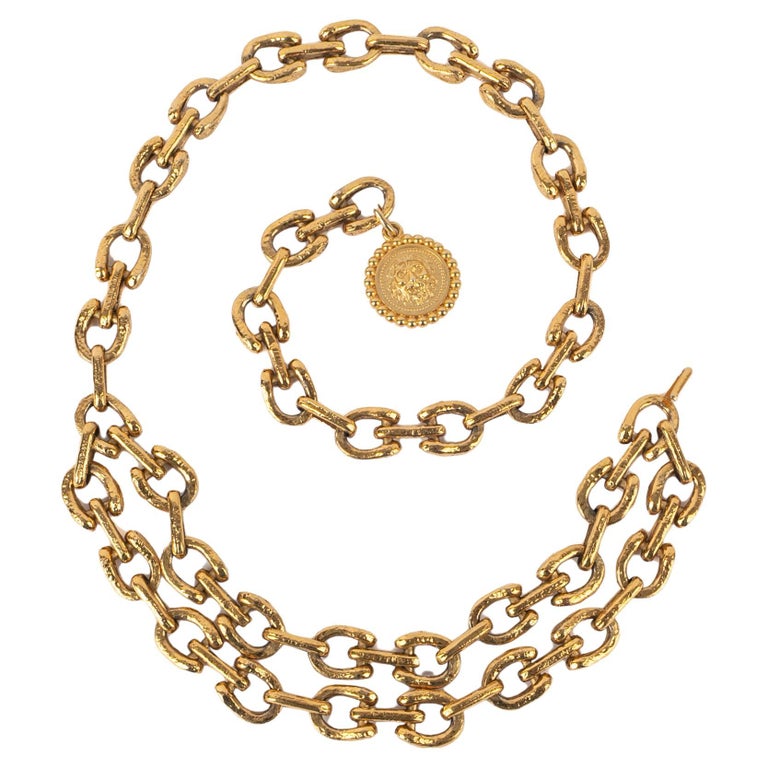 Auth Chanel Gold plated lions heads belt n… Chanel Vintage Lion Head Medallion Gold Toned Belt For Sale  main image 4