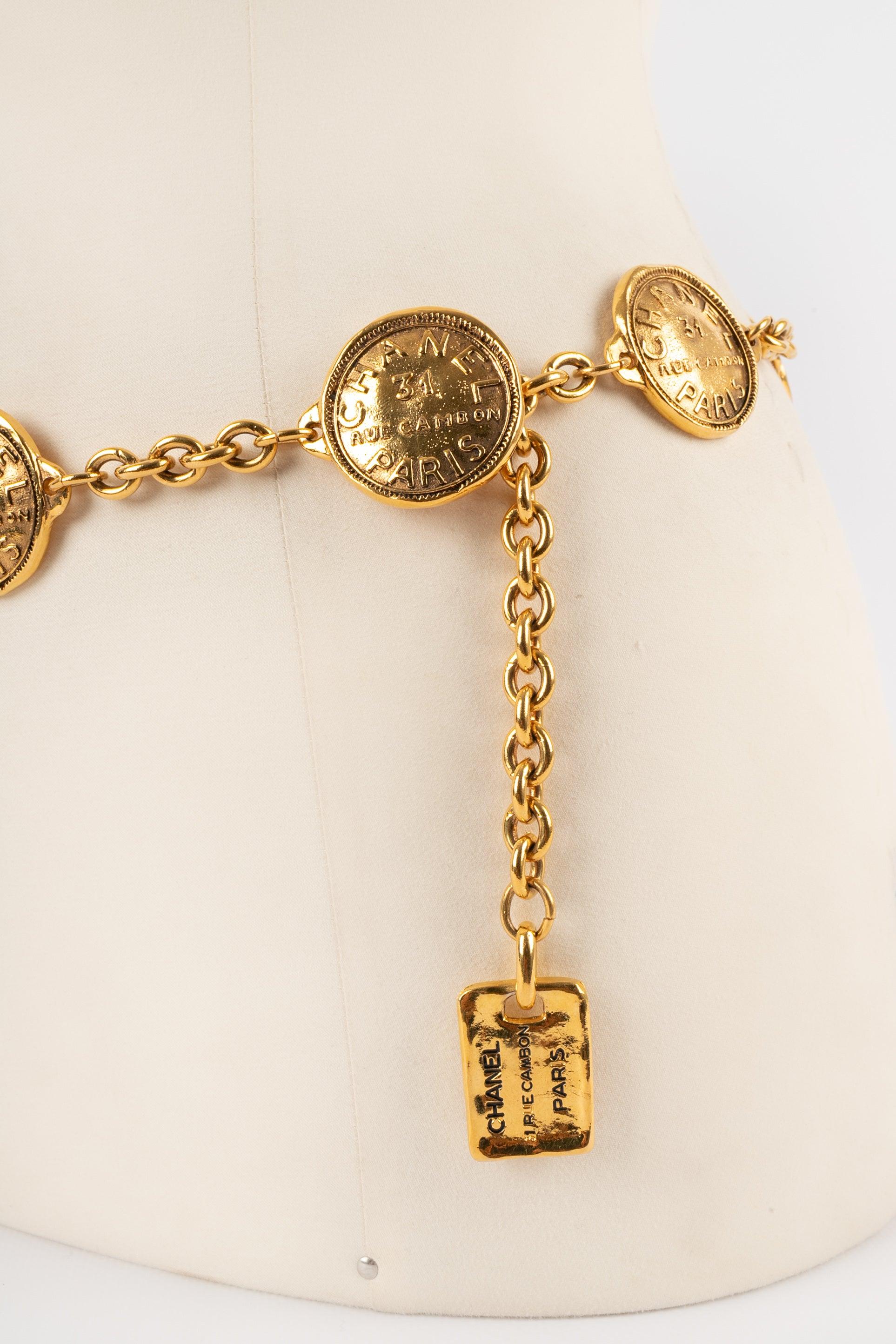 Chanel Gürtel mit Ketten und Medaillons, die Münzen repräsentieren, 1980er Jahre im Angebot 1