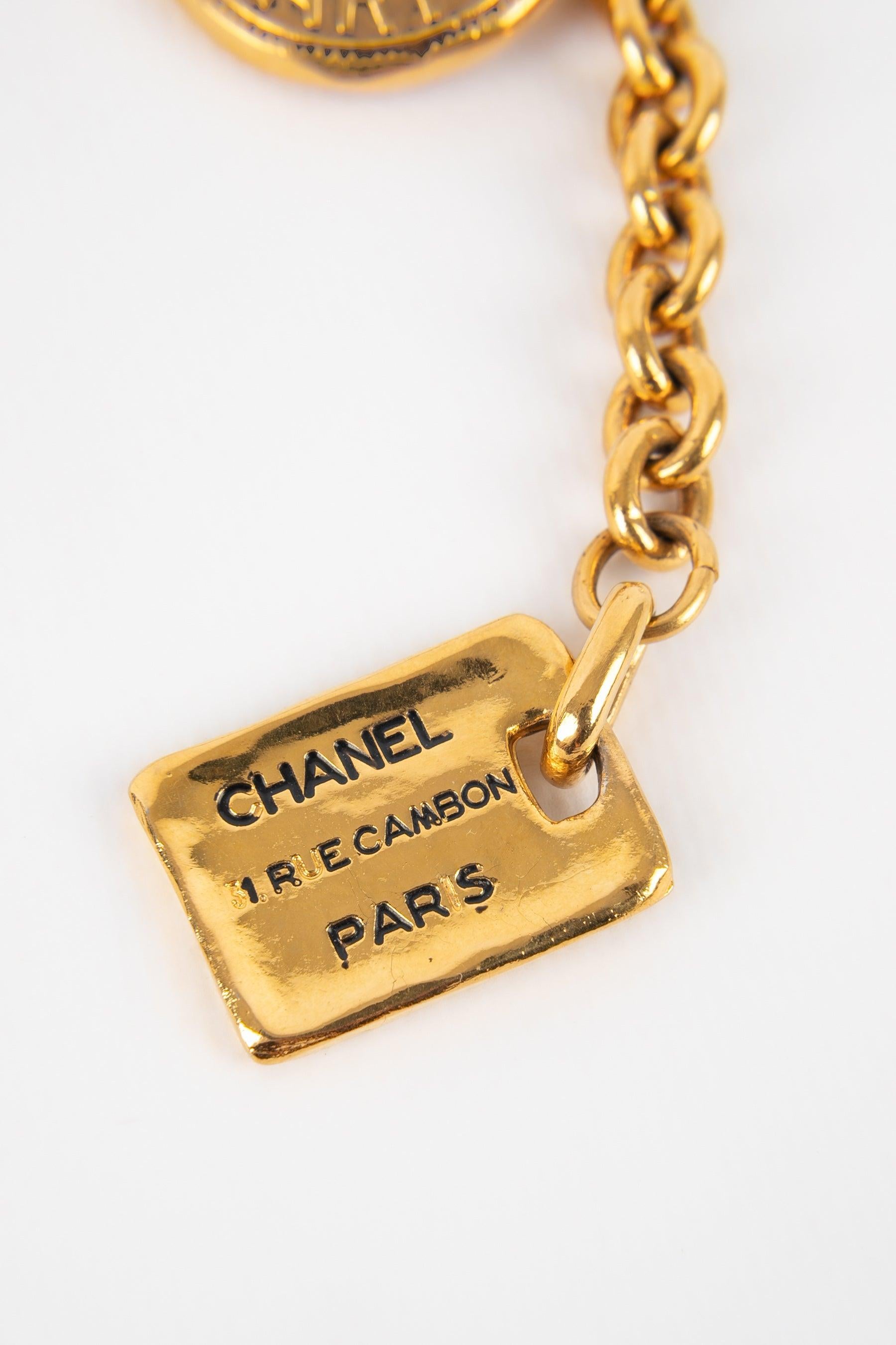 Chanel Gürtel mit Ketten und Medaillons, die Münzen repräsentieren, 1980er Jahre im Angebot 4