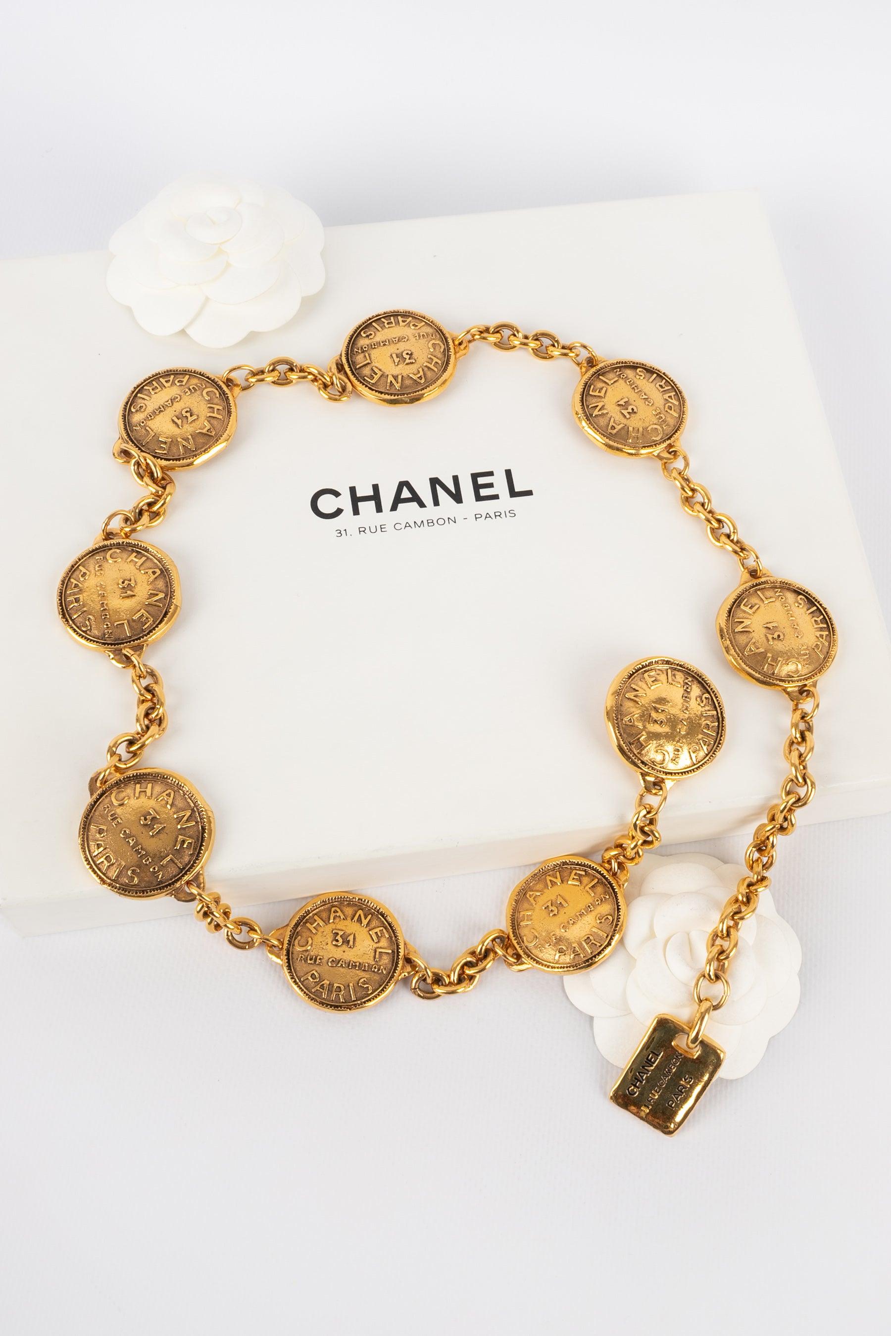 Chanel Gürtel mit Ketten und Medaillons, die Münzen repräsentieren, 1980er Jahre im Angebot 5
