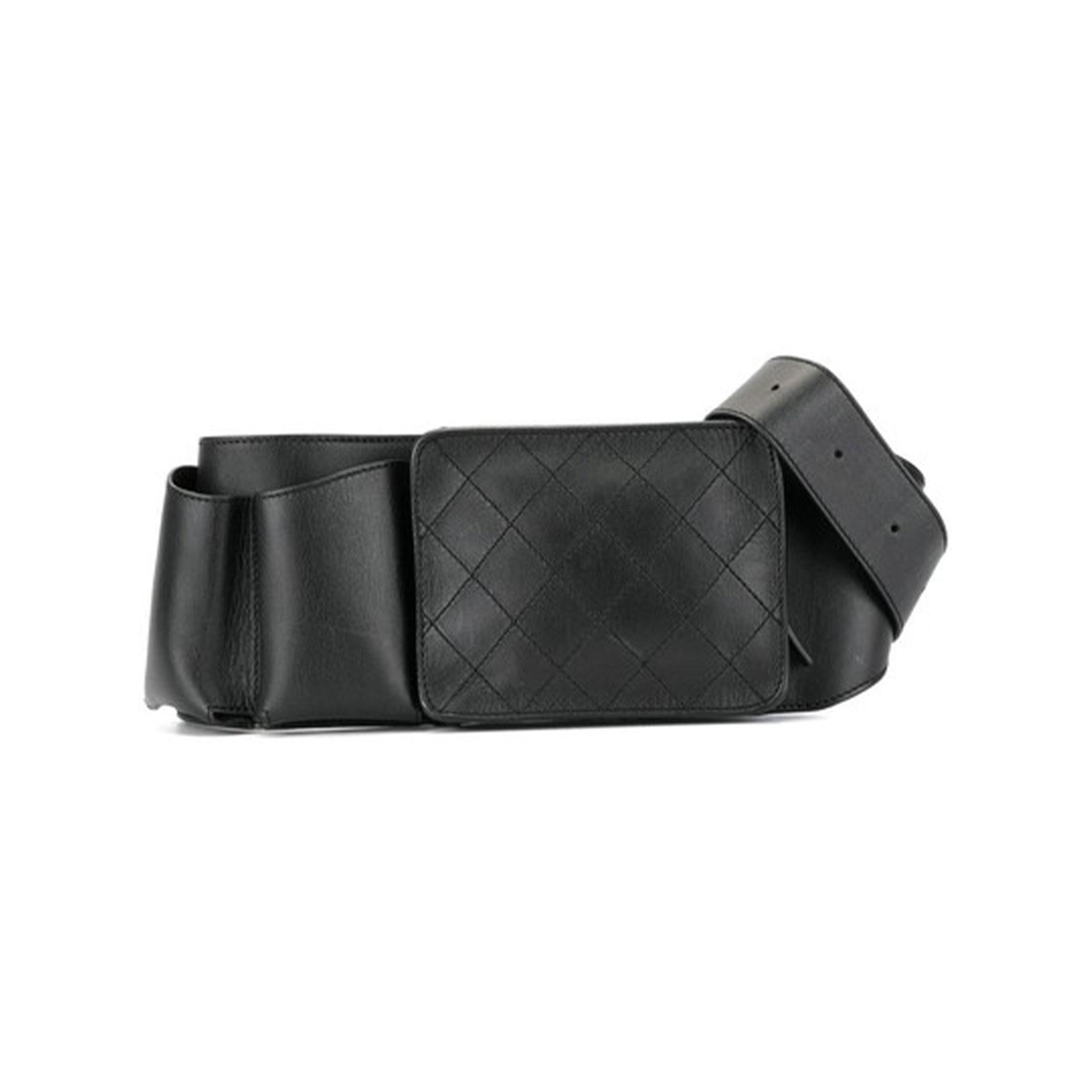 Chanel Belt Rare Vintage Waist Bum Fanny Pack Black Calfskin Leather Fanny Pack  In Good Condition For Sale In Miami, FL