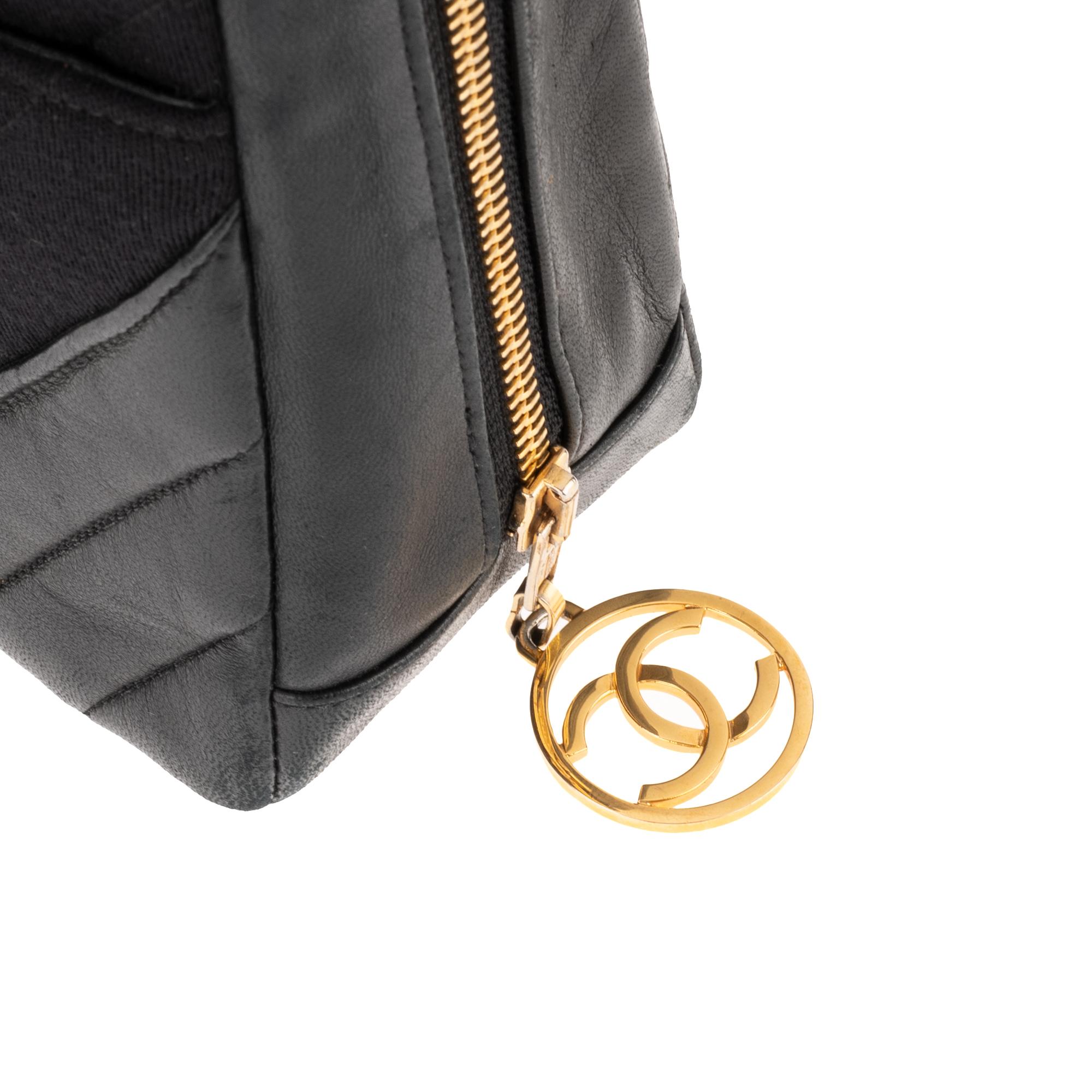 Black Chanel bi-material shoulder bag in navy blue jersey and leather, Gold hardware