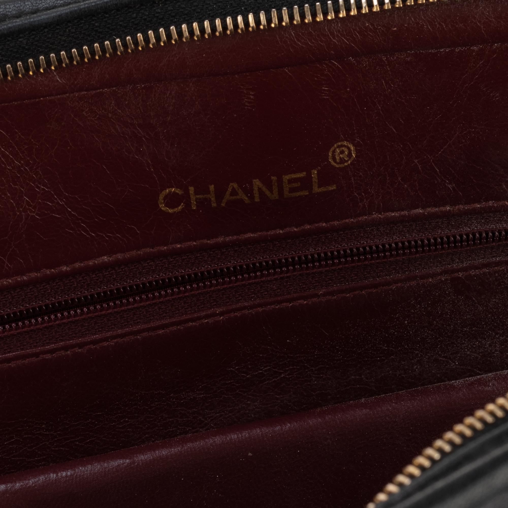 Chanel bi-material shoulder bag in navy blue jersey and leather, Gold hardware In Good Condition In Paris, IDF