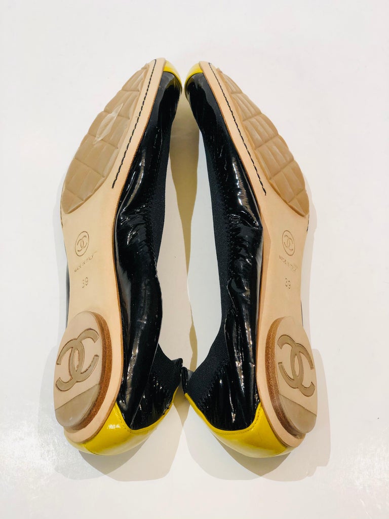 Chanel Bi Toned Black and Yellow Patent Leather Flats 

 For Sale 1
