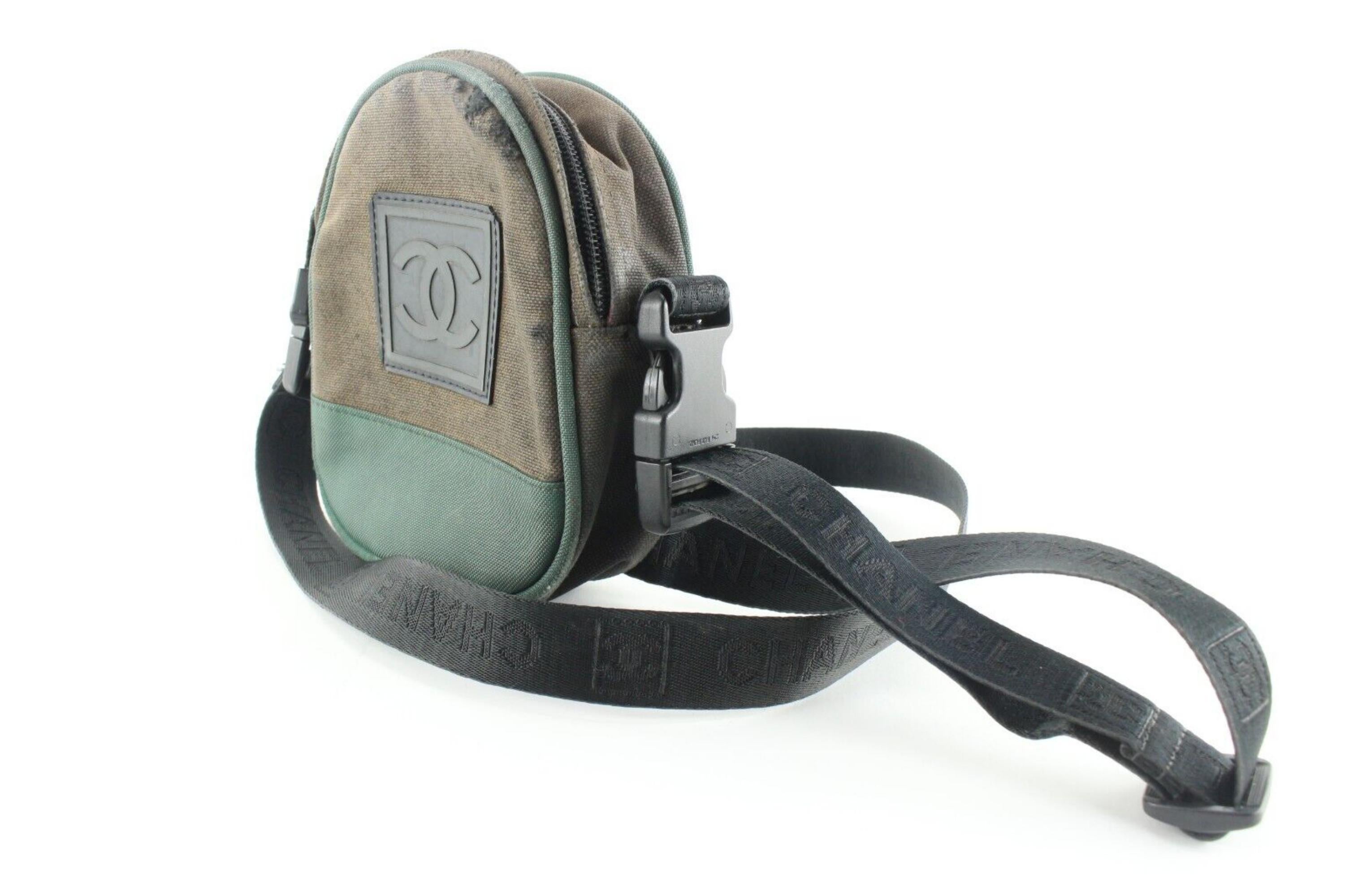 Chanel Bicolor CC Logo Sports Convertible Crossbody Round Sling Belt Bag 5C0424 4