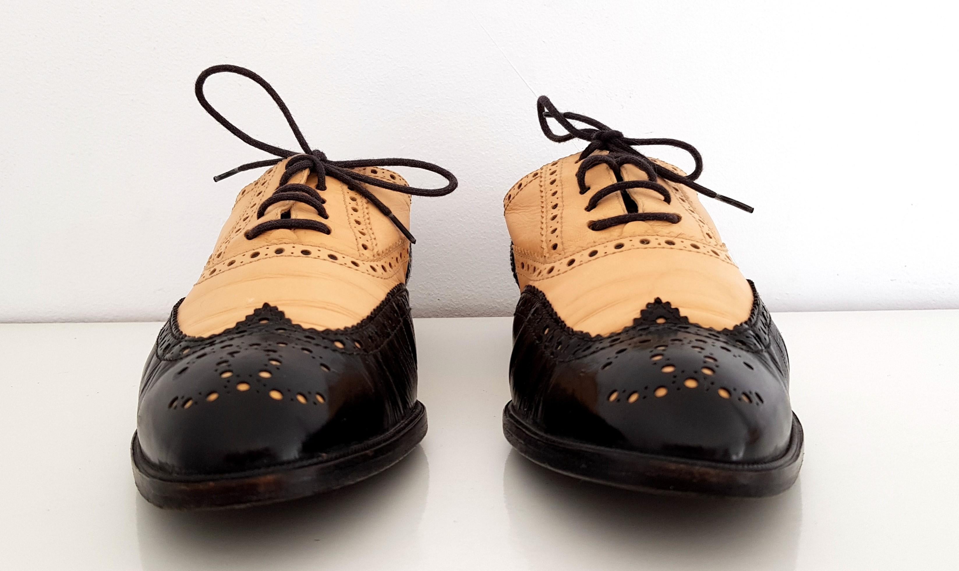 Chanel Bicolor Leather Lace-up Oxford Shoes
Colors: Beige and Black
Materials: Leather
Conditions: Great conditions, worn very few times and with only light signs of use in the interior sole. Like new.
Size 40 (EU)
Length: 27,5 cm
Width: 9 cm
Heel