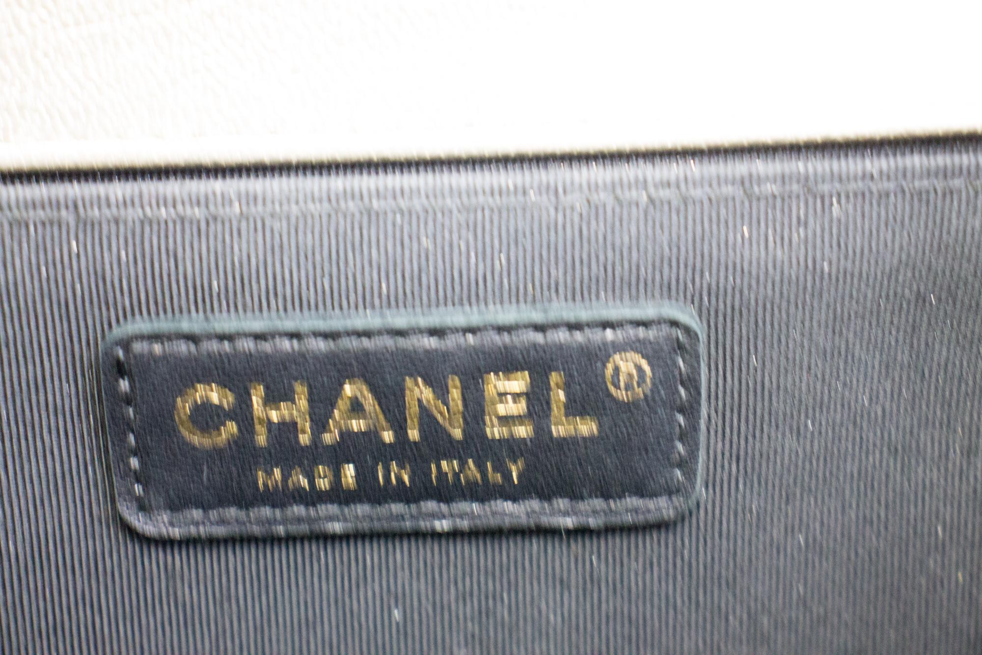 CHANEL Bicolor Medium Boy Kette Klappe Umhängetasche Schwarz Gold im Angebot 4