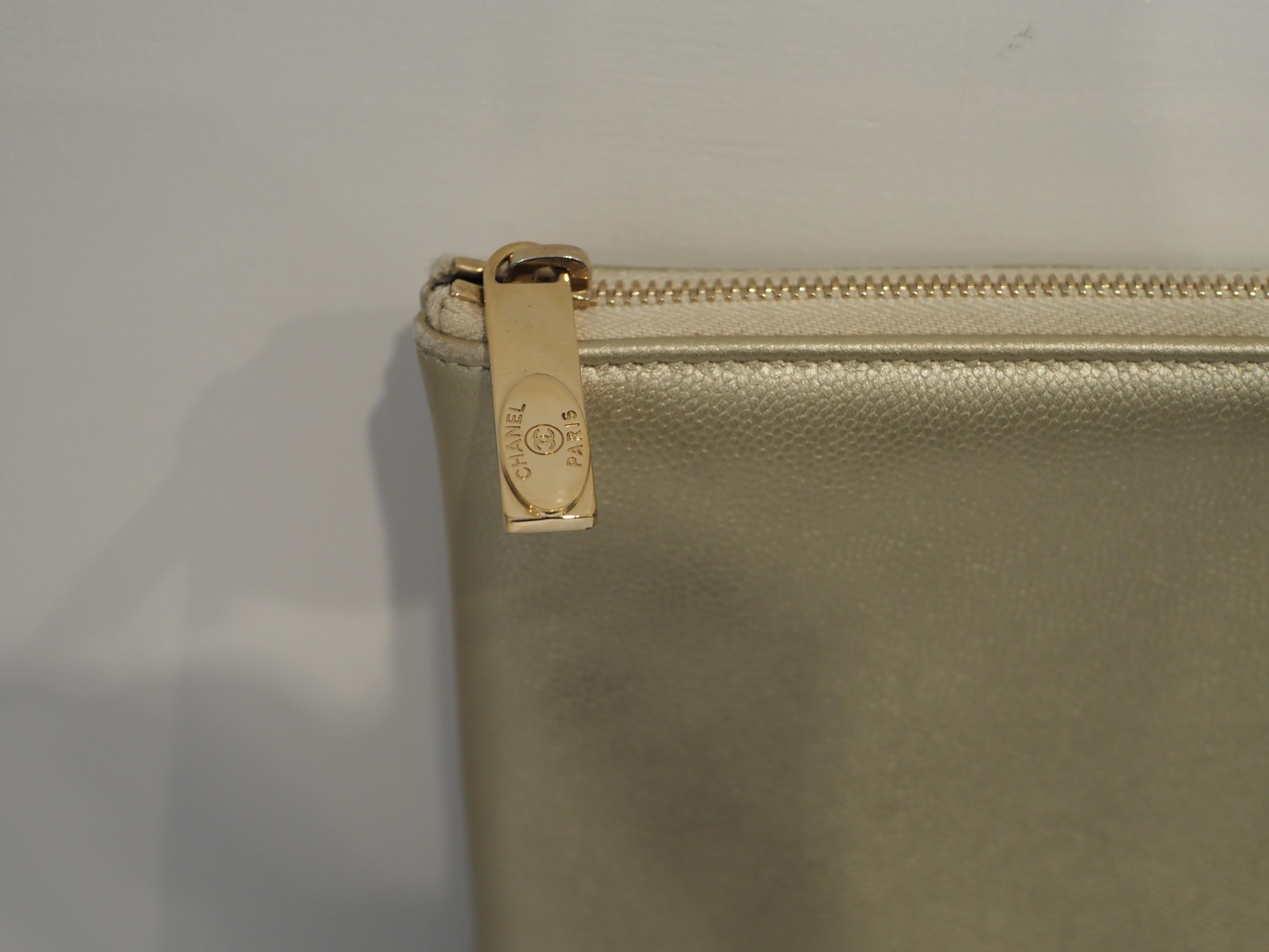 Chanel bicolour leather clutch For Sale 7