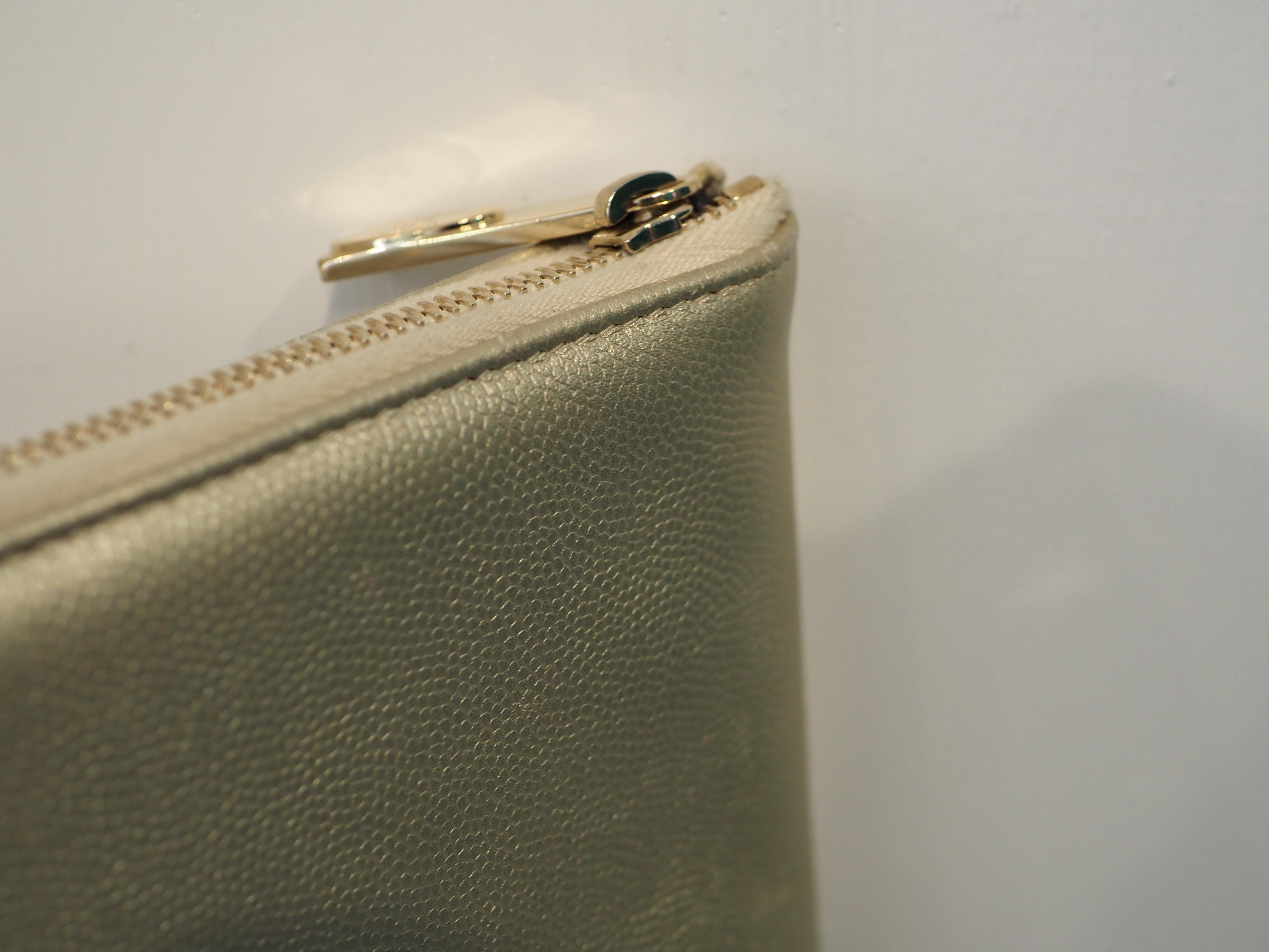 Chanel bicolour leather clutch For Sale 2