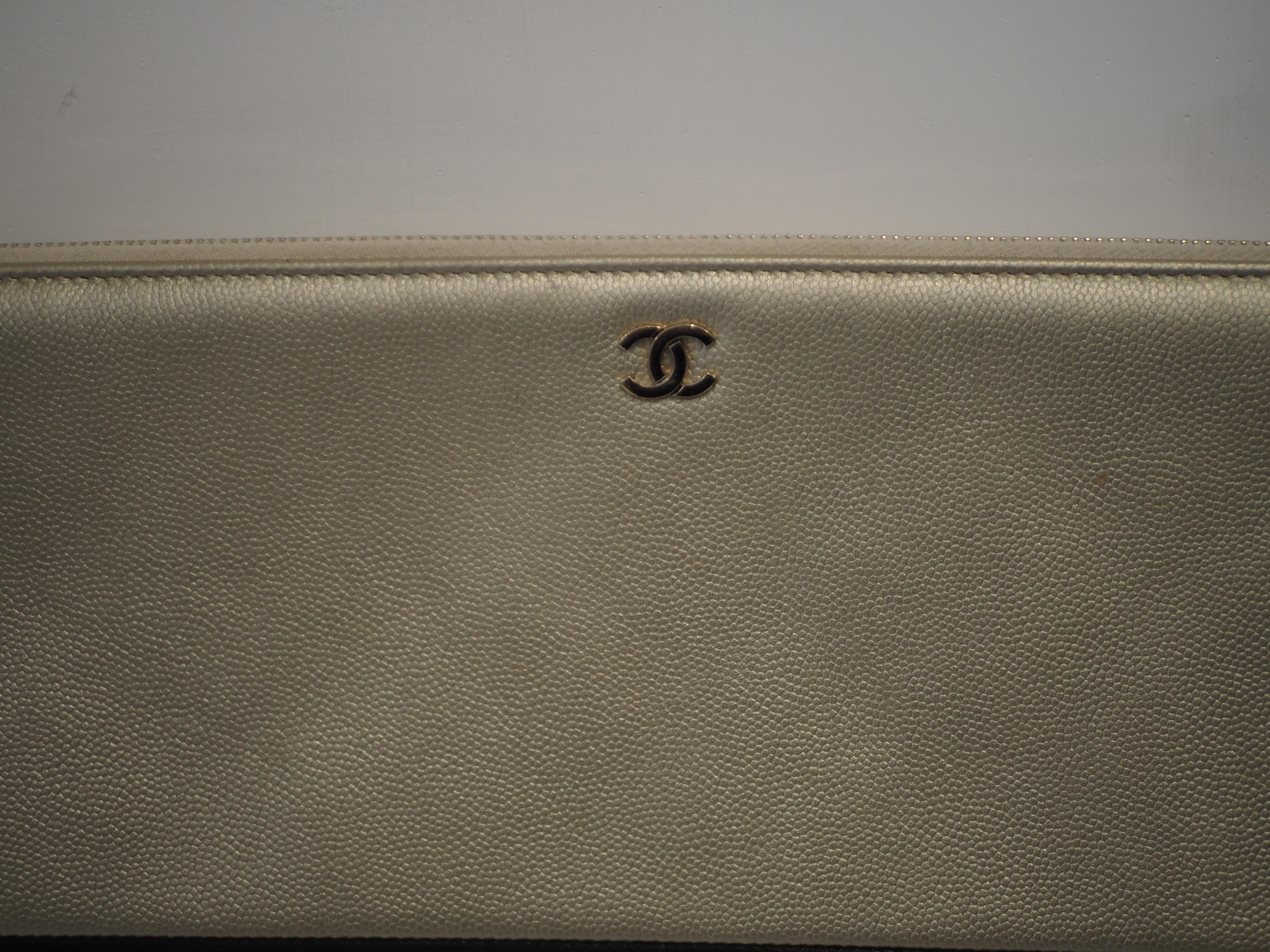 Chanel bicolour leather clutch For Sale 5