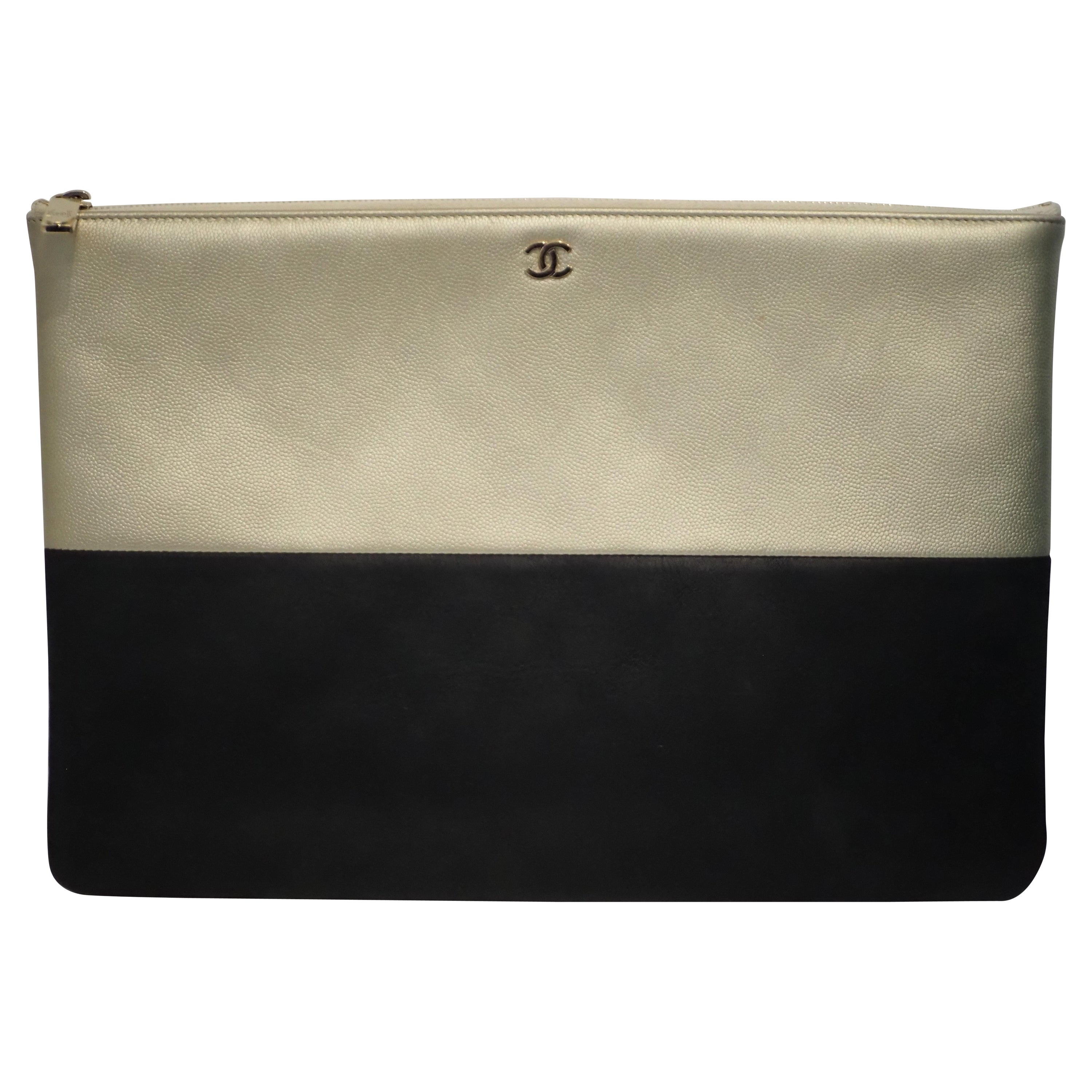 Chanel bicolour leather clutch For Sale
