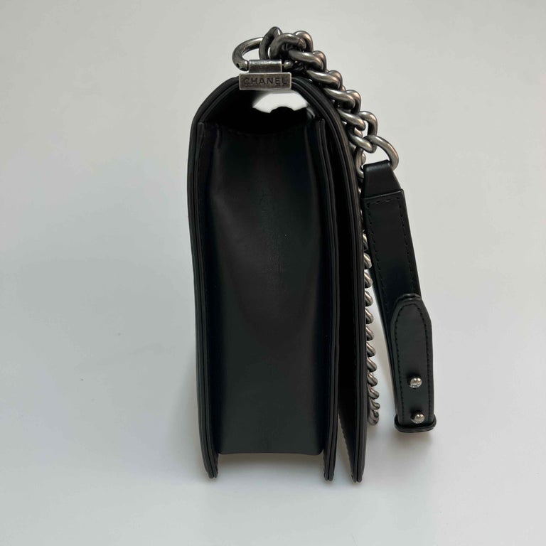 CHANEL Big BOY Bag in Black Leather For Sale at 1stDibs