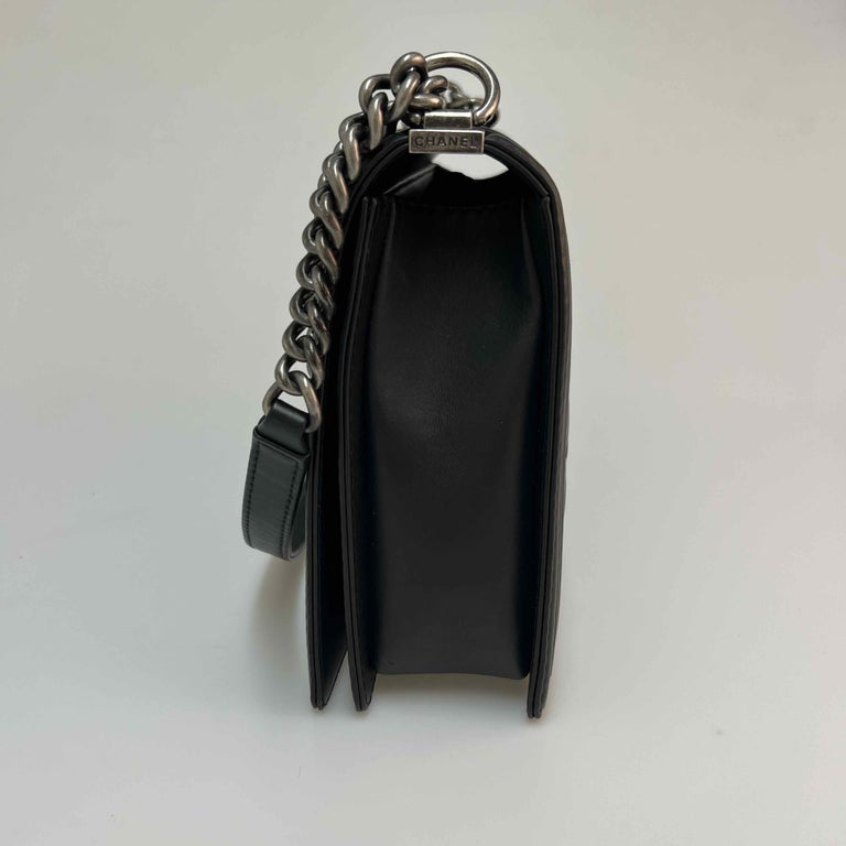 CHANEL Big BOY Bag in Black Leather For Sale at 1stDibs