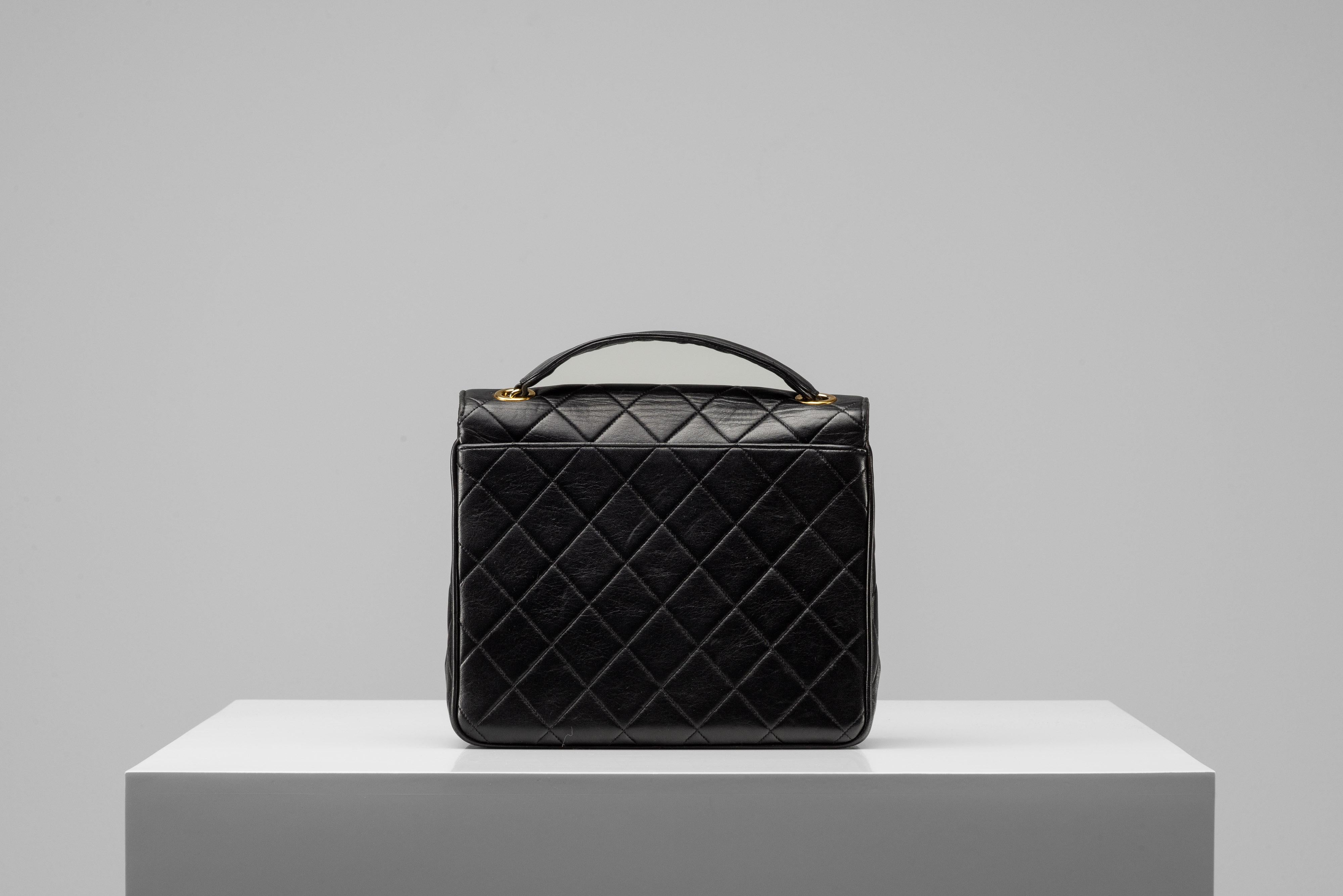  Chanel Big Logo Medium Flap Bag Vintage Lambskin 24k GHW Unisexe 