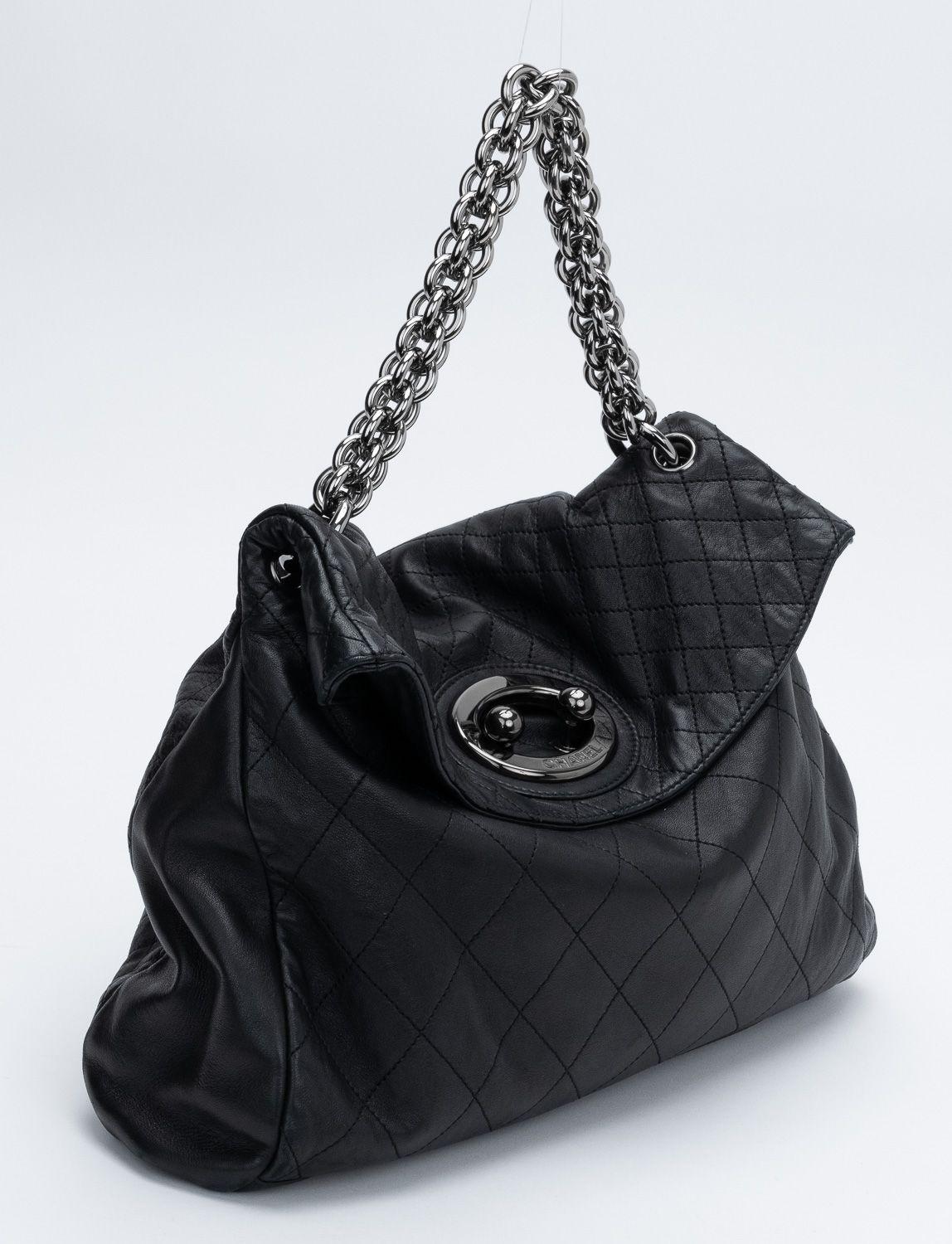 Chanel Vintage Bijoux Ring Chain Hobo Bag. The bag is from Collection 19 and in excellent condition. The piece comes with a generic dust cover.